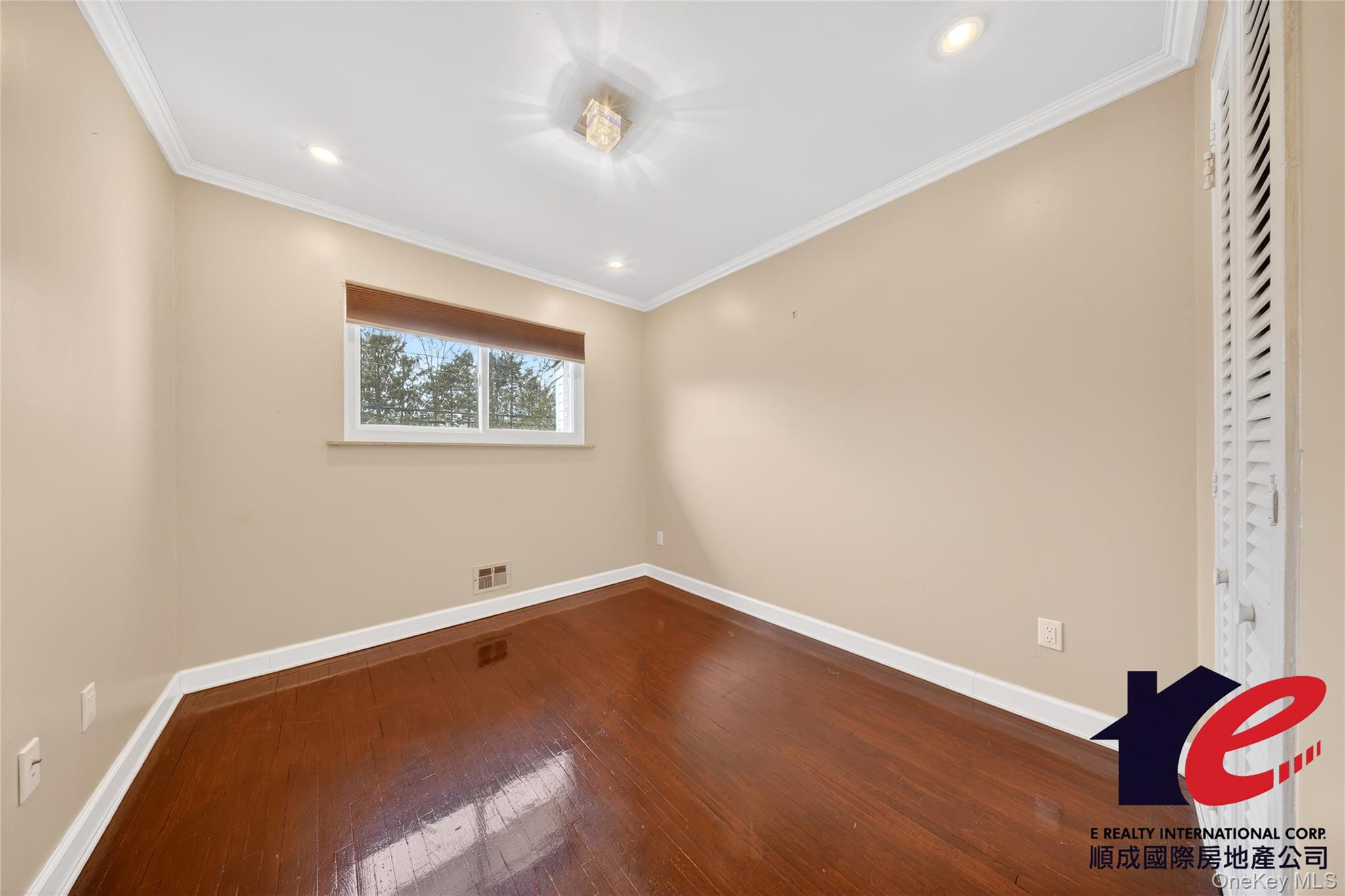 55 Executive Drive, Manhasset Hills, NY 11040