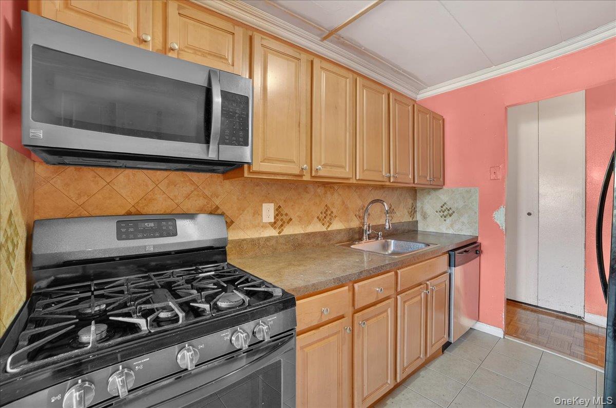 11 Park Avenue # 3D, Mount Vernon, NY 10550