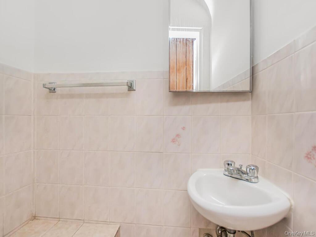 986 Neill Avenue, Bronx, NY 10462