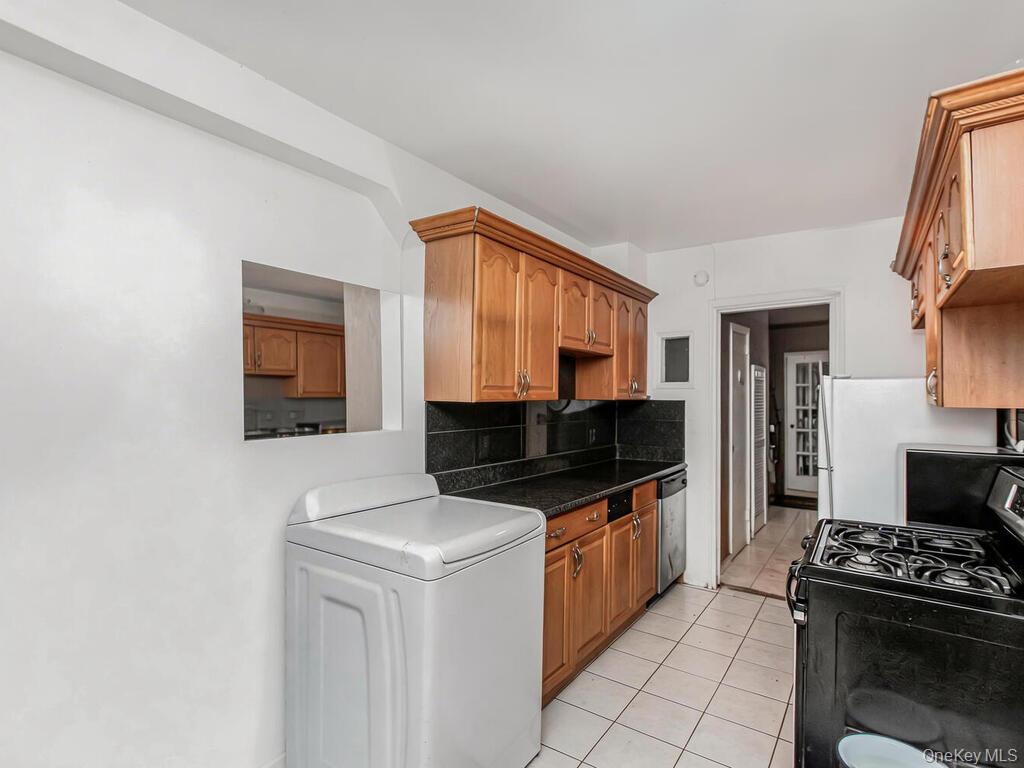 986 Neill Avenue, Bronx, NY 10462