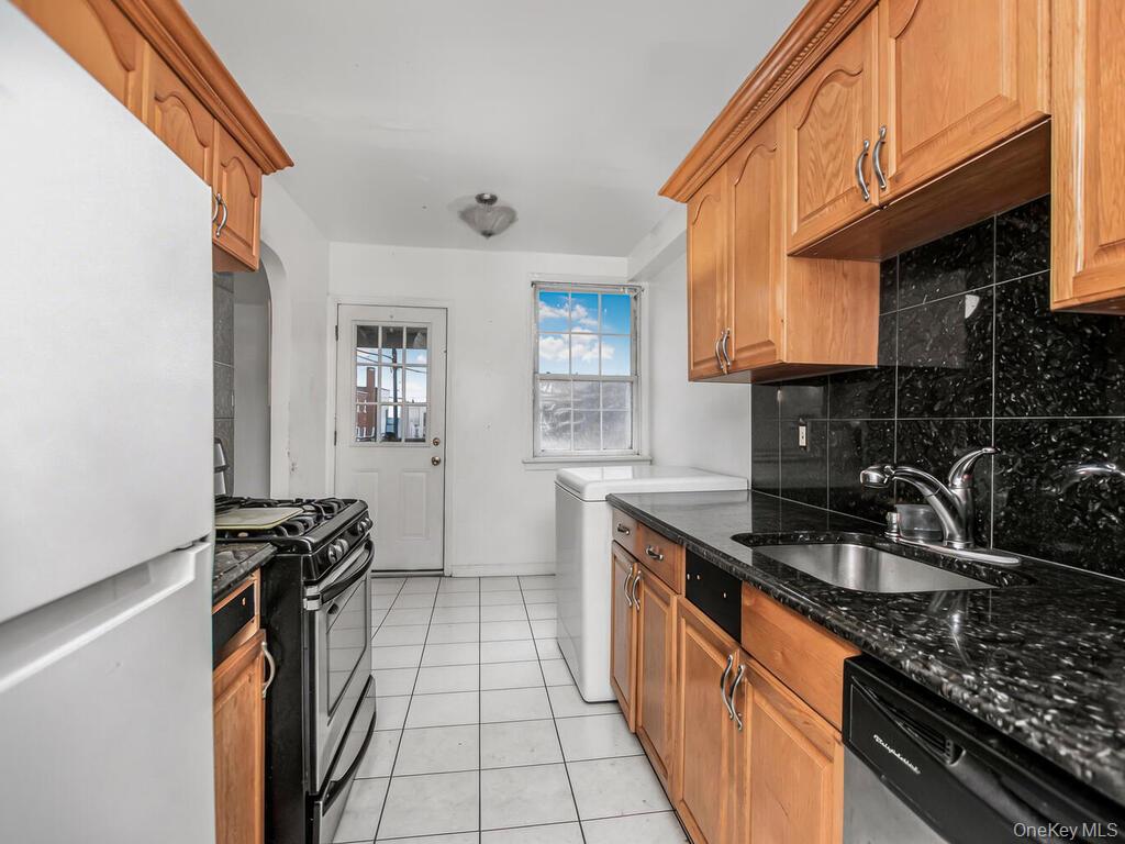 986 Neill Avenue, Bronx, NY 10462