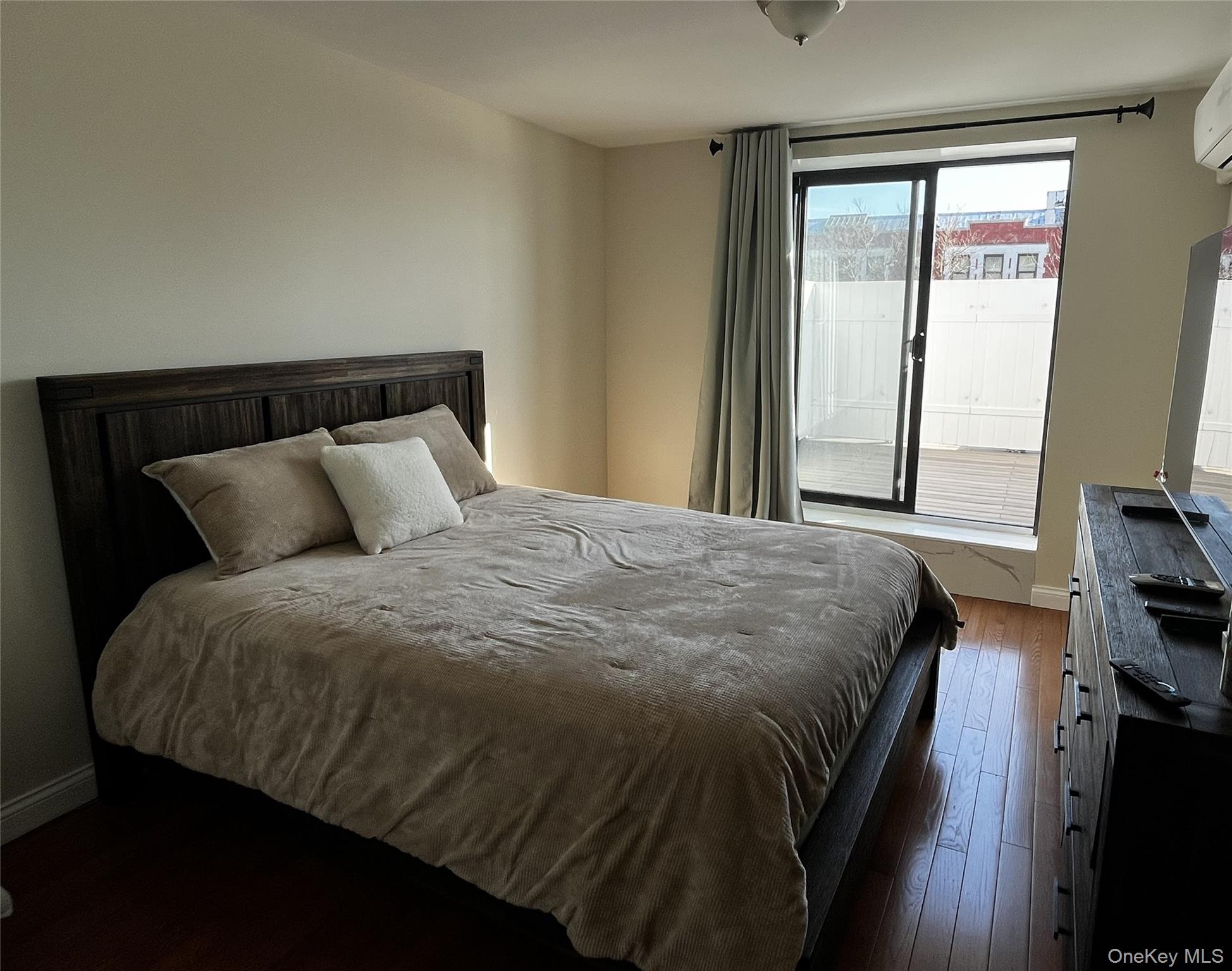 7026 Queens Boulevard # 2A, Woodside, NY 11377