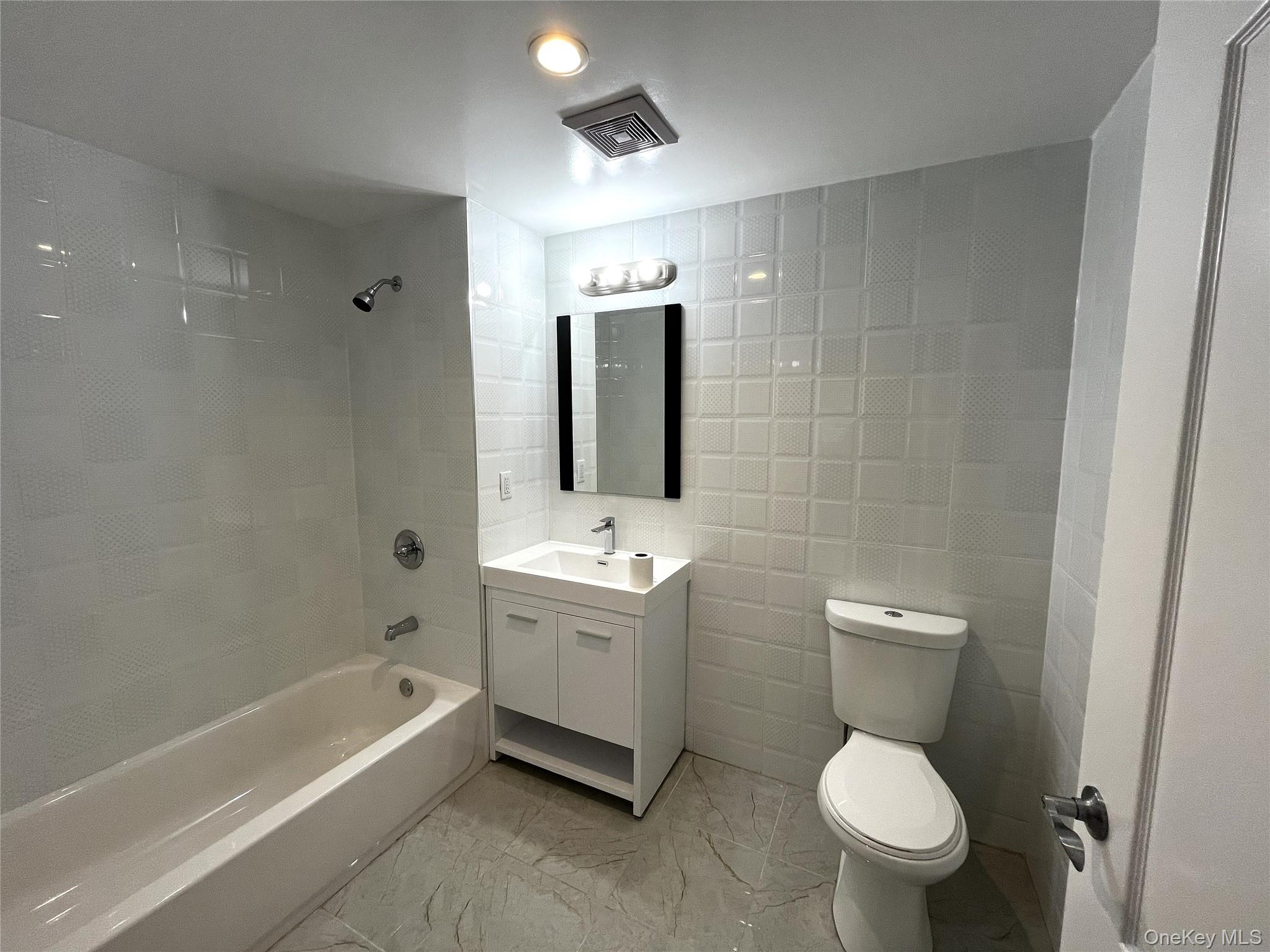 7026 Queens Boulevard # 2A, Woodside, NY 11377