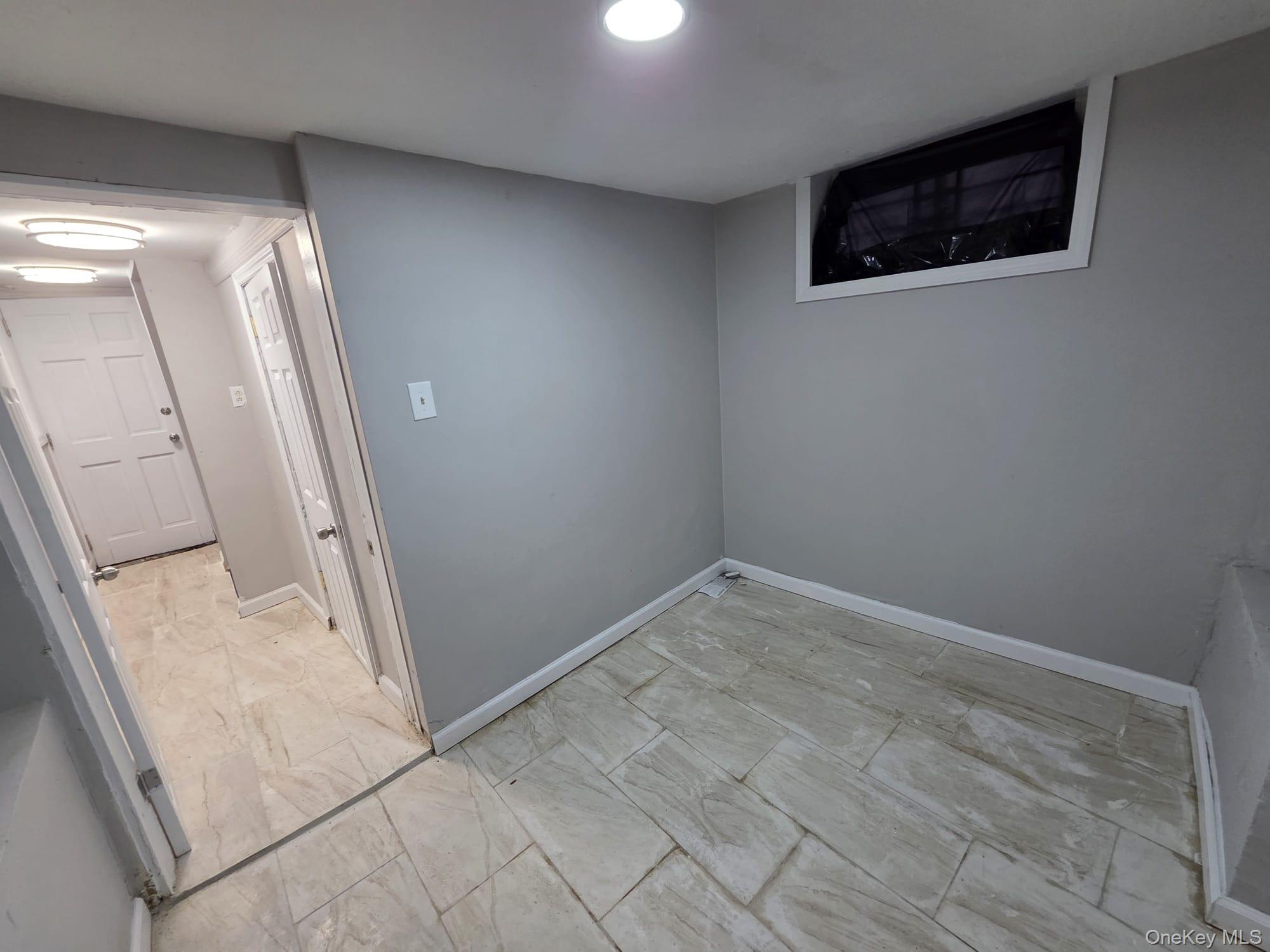 932 E 215TH ST, Bronx, NY 10469