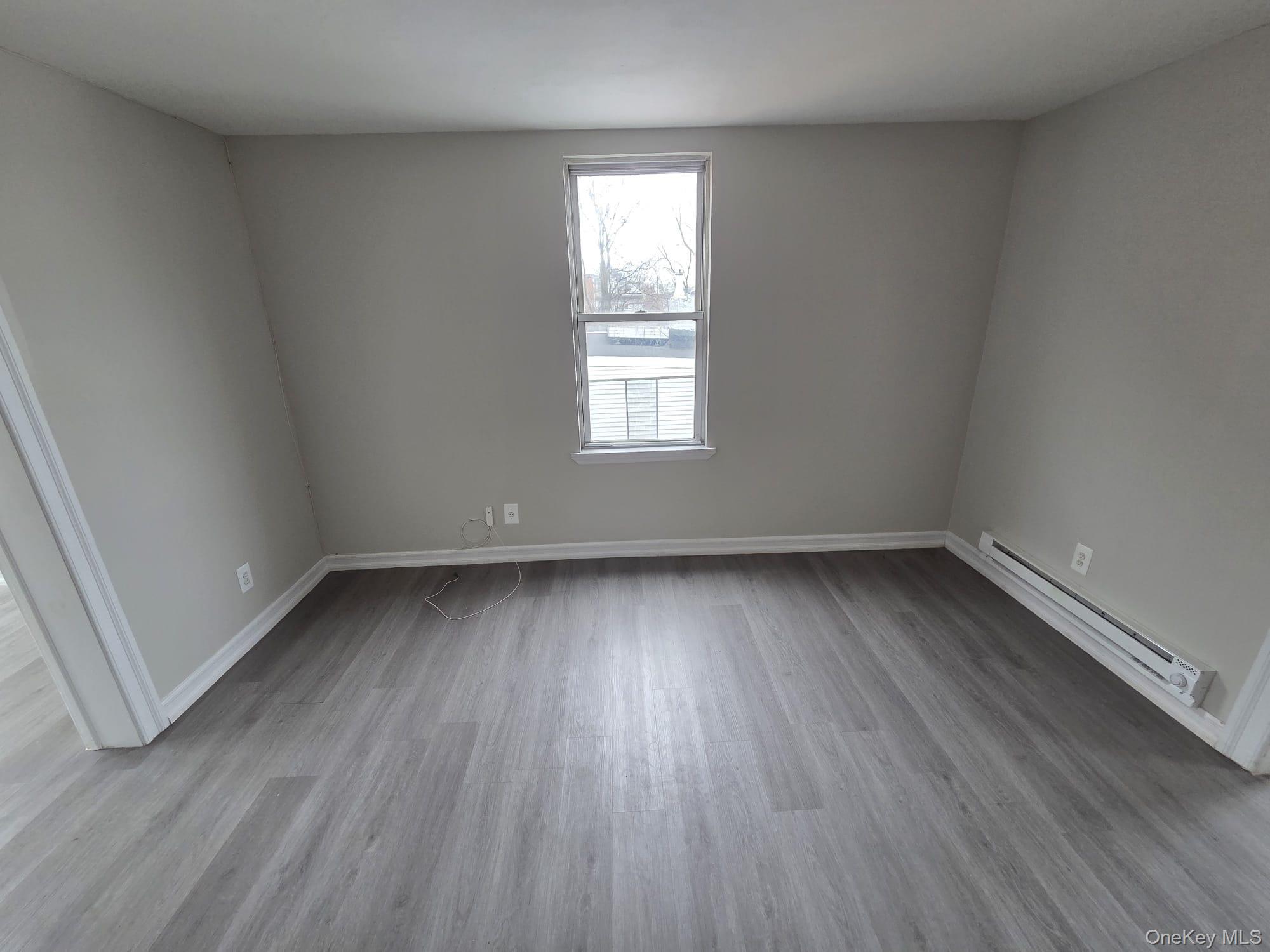 932 E 215TH ST, Bronx, NY 10469