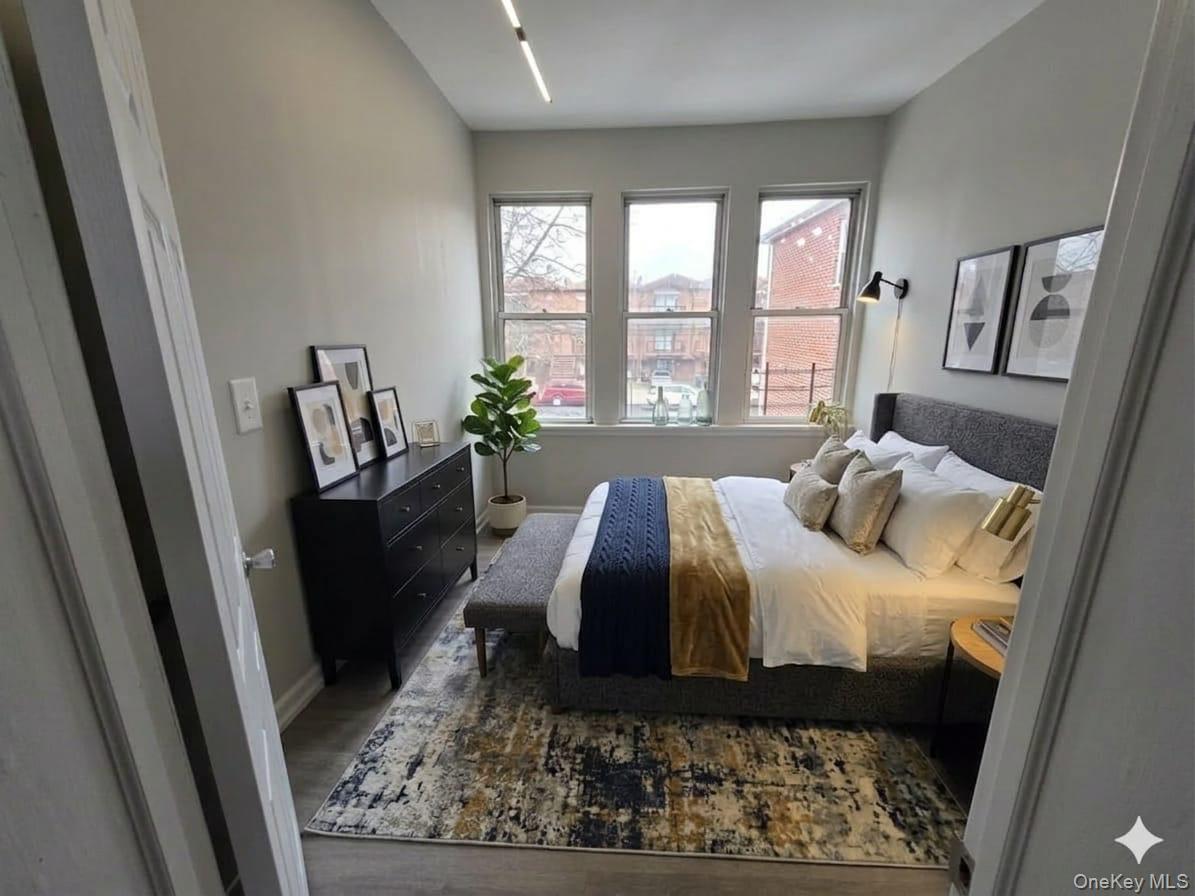 932 E 215TH ST, Bronx, NY 10469