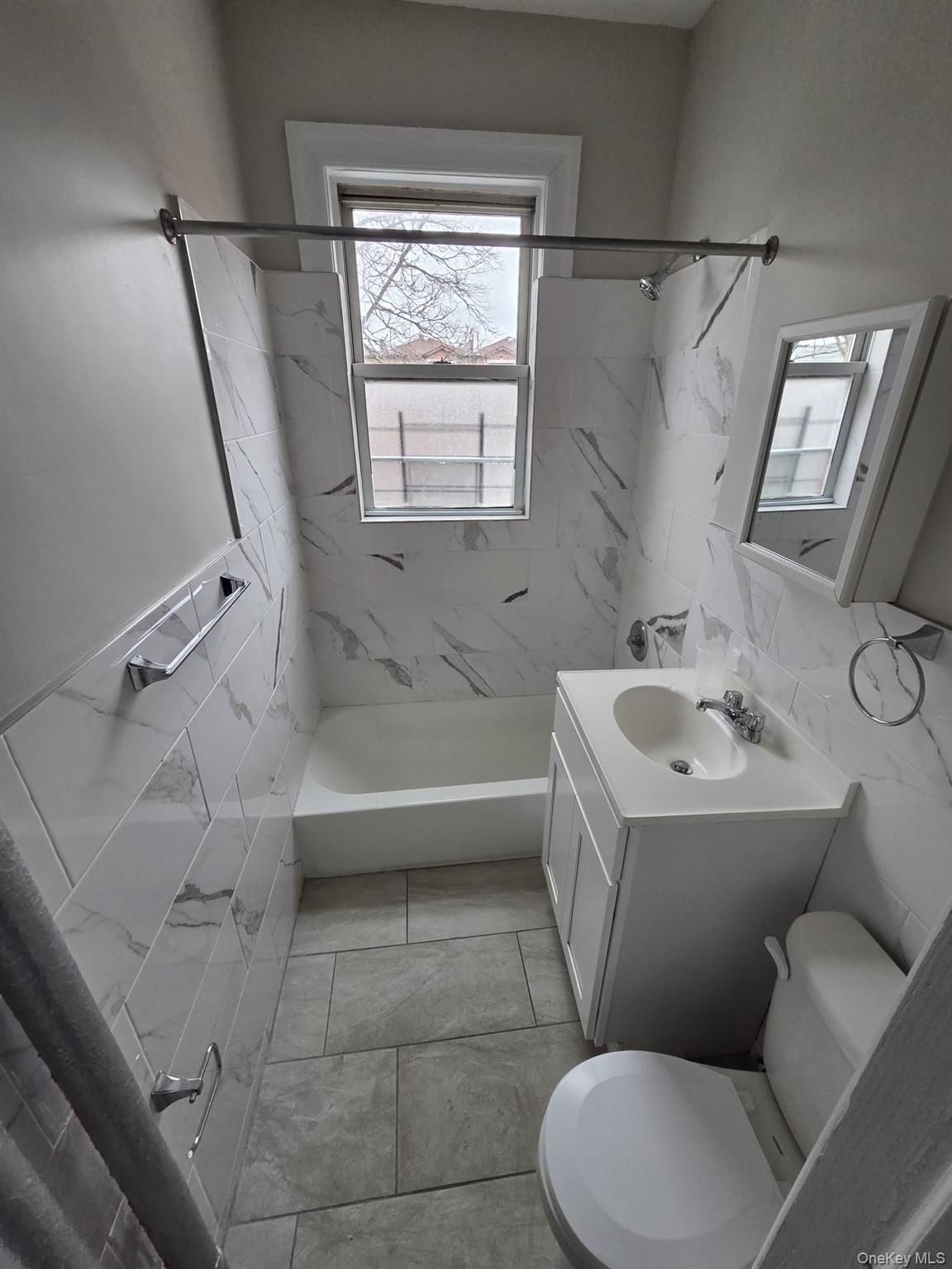 932 E 215TH ST, Bronx, NY 10469