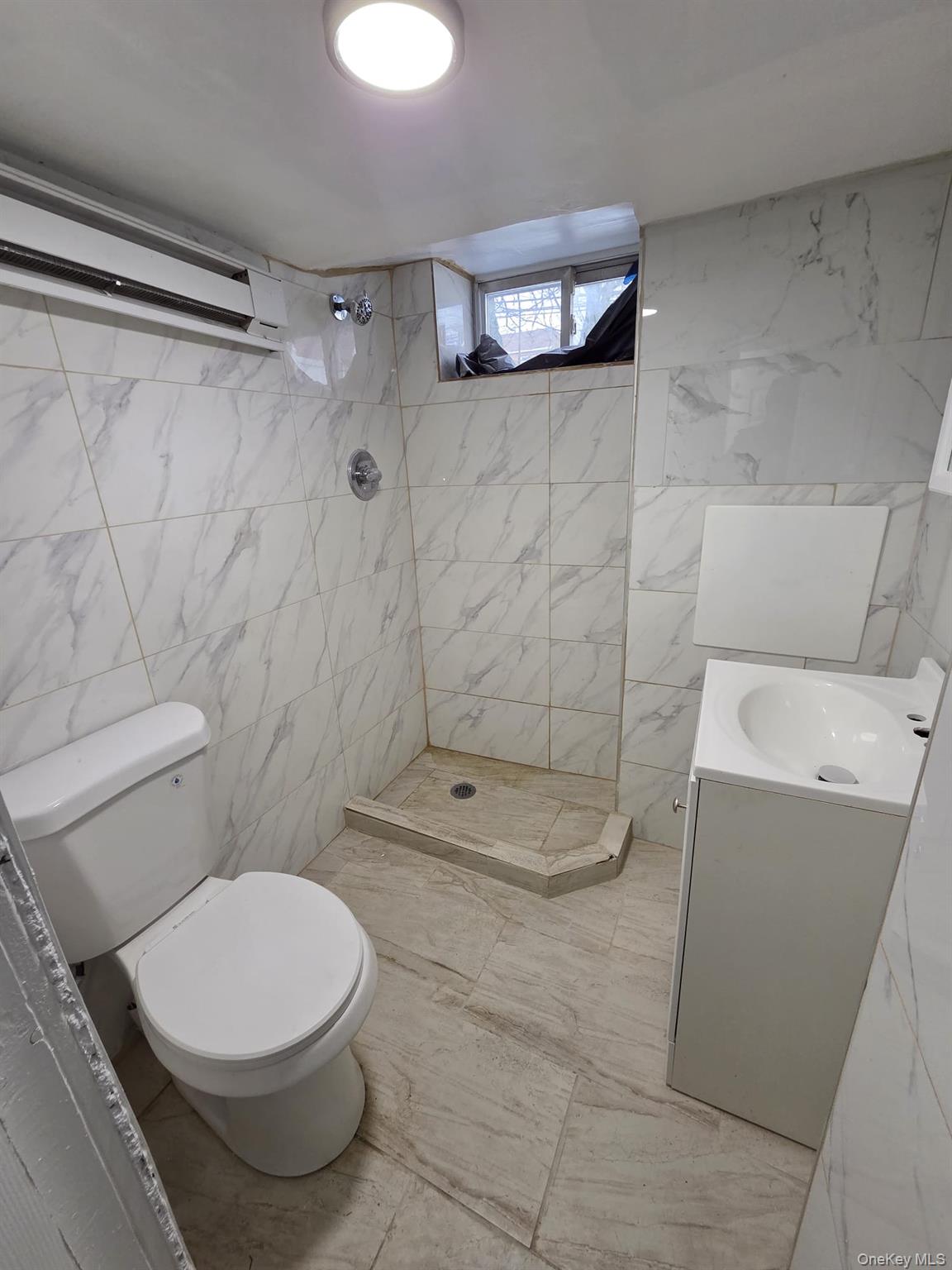 932 E 215TH ST, Bronx, NY 10469