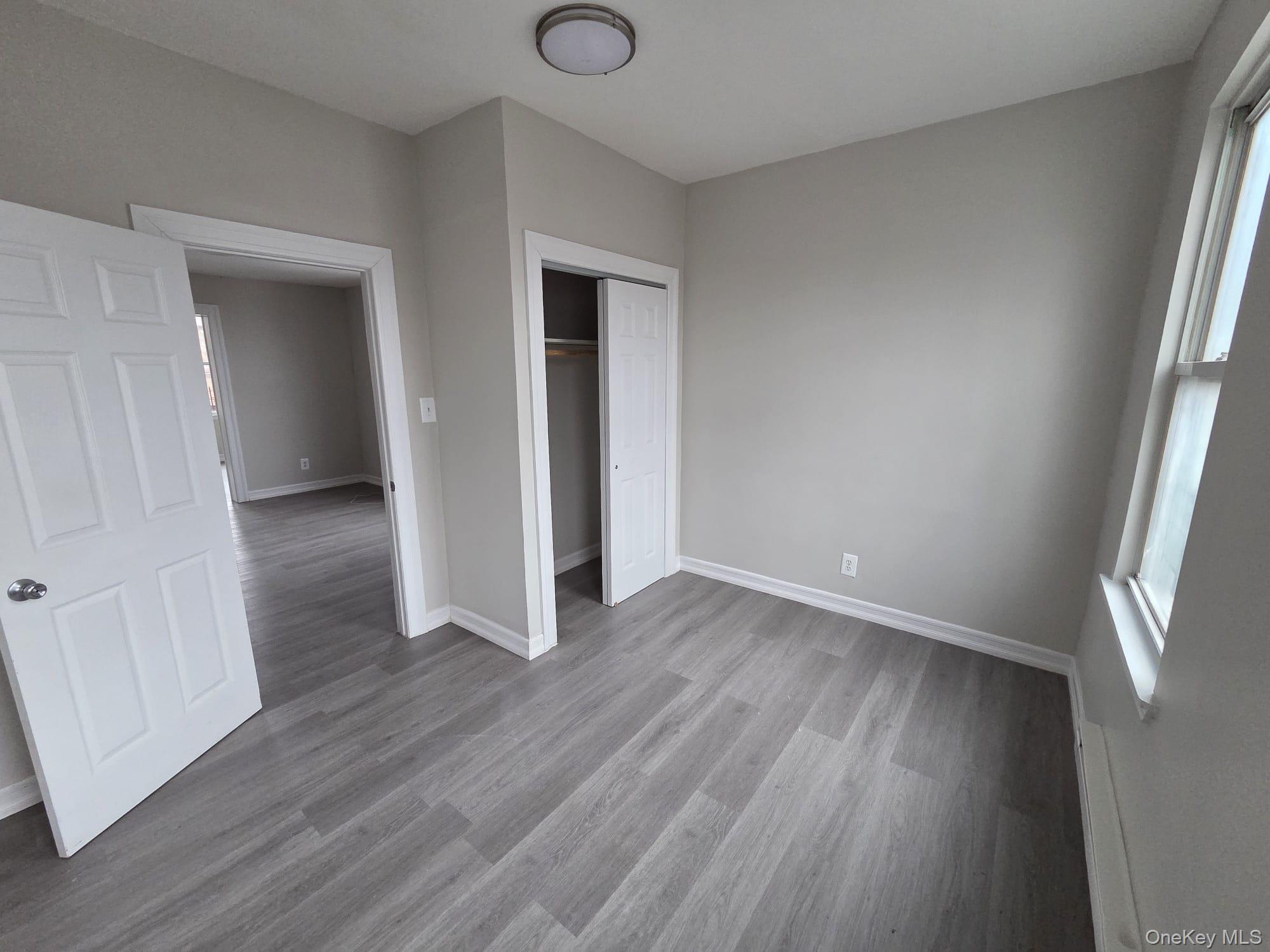 932 E 215TH ST, Bronx, NY 10469