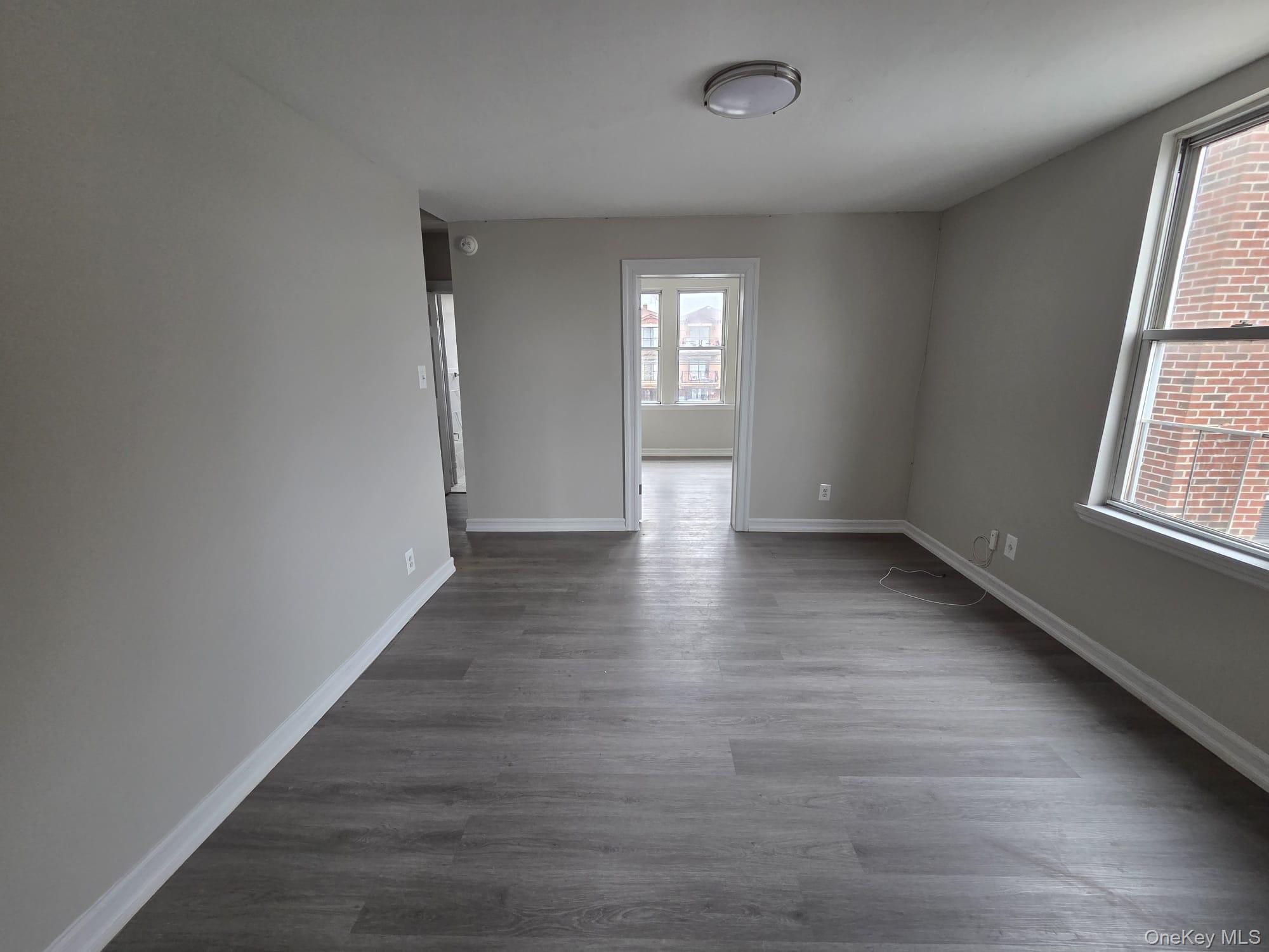 932 E 215TH ST, Bronx, NY 10469