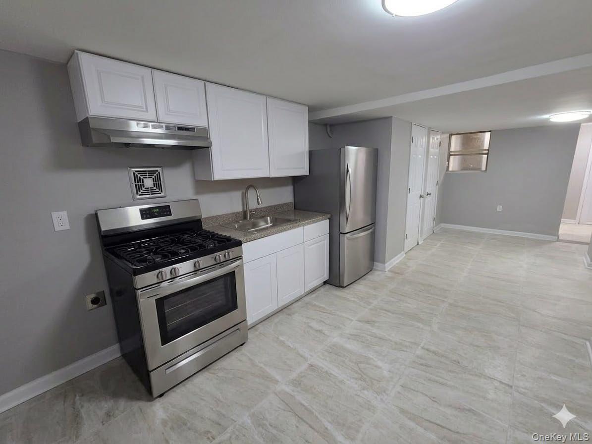 932 E 215TH ST, Bronx, NY 10469