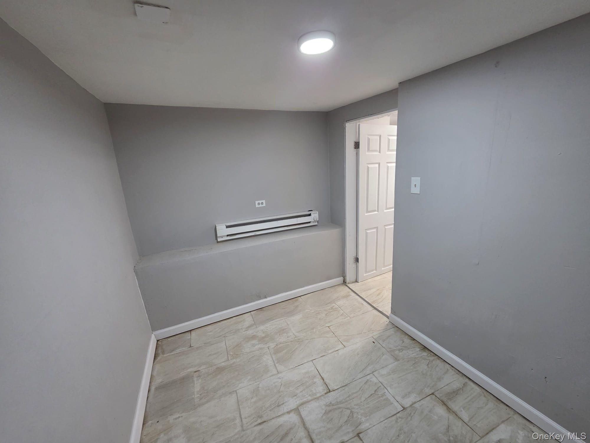 932 E 215TH ST, Bronx, NY 10469