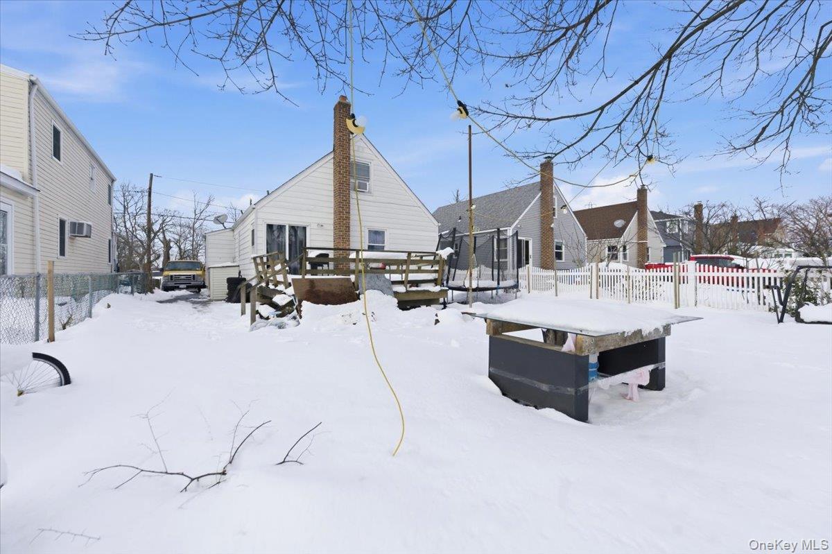 21 Oak Avenue, Inwood, NY 11096