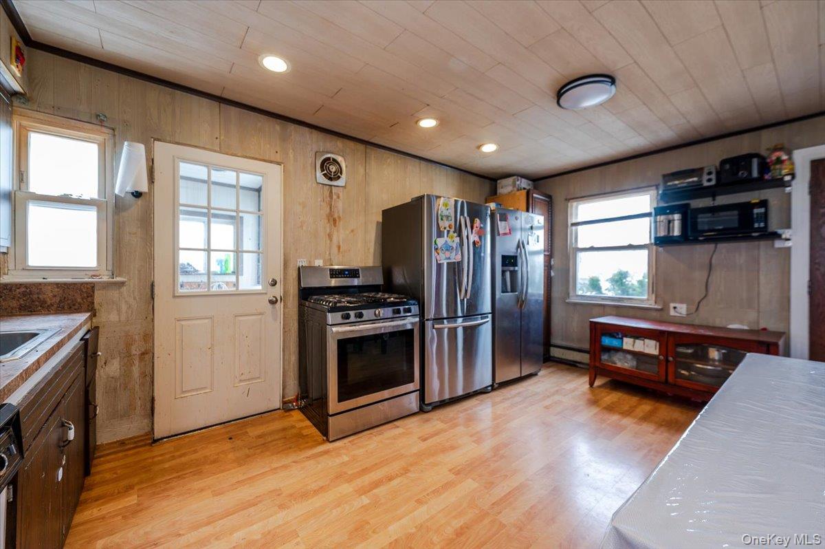 21 Oak Avenue, Inwood, NY 11096