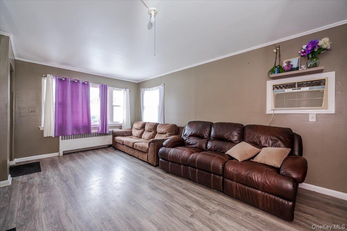 21 Oak Avenue, Inwood, NY 11096