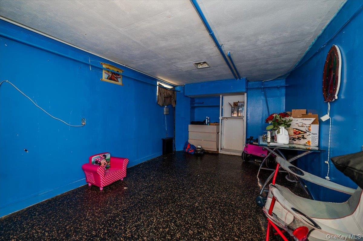 21 Oak Avenue, Inwood, NY 11096