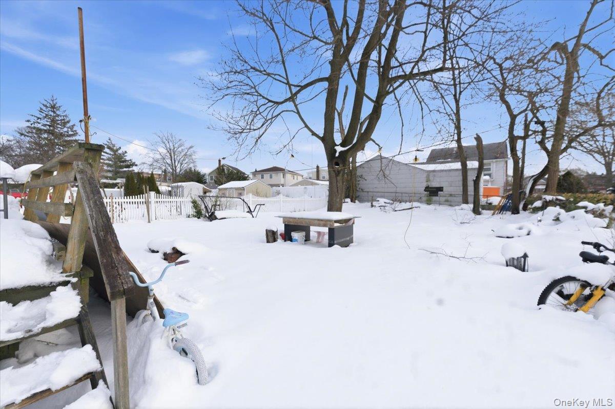 21 Oak Avenue, Inwood, NY 11096