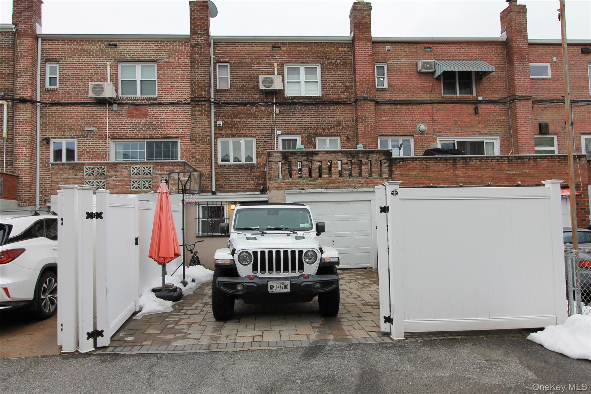 61-21 81st Street, Middle Village, NY 11379