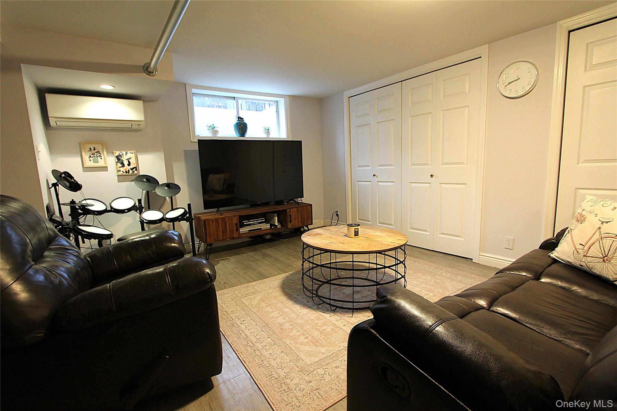 61-21 81st Street, Middle Village, NY 11379