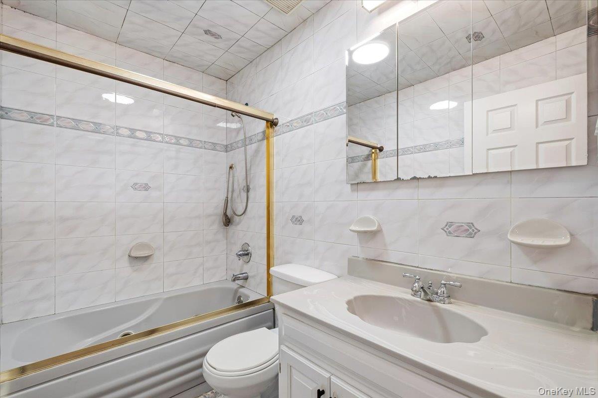 21 Park Avenue W, White Plains, NY 10607