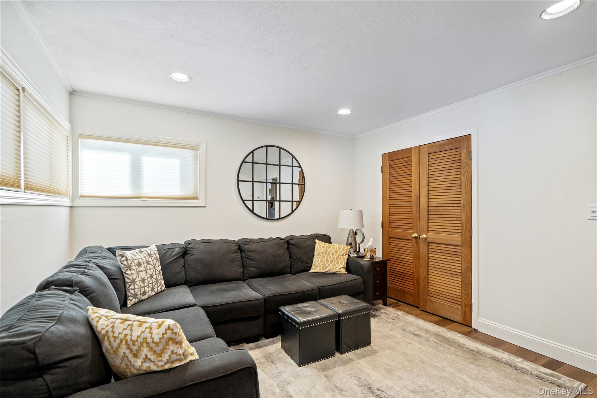 18 Bridle Lane, Hicksville, NY 11801