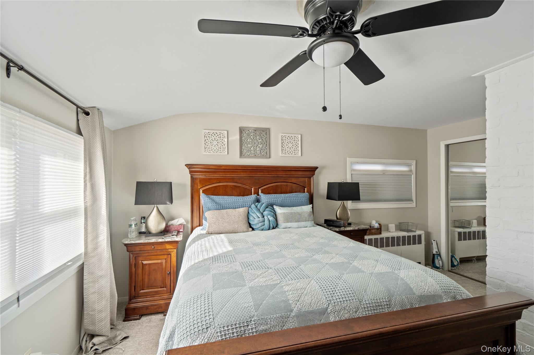 18 Bridle Lane, Hicksville, NY 11801