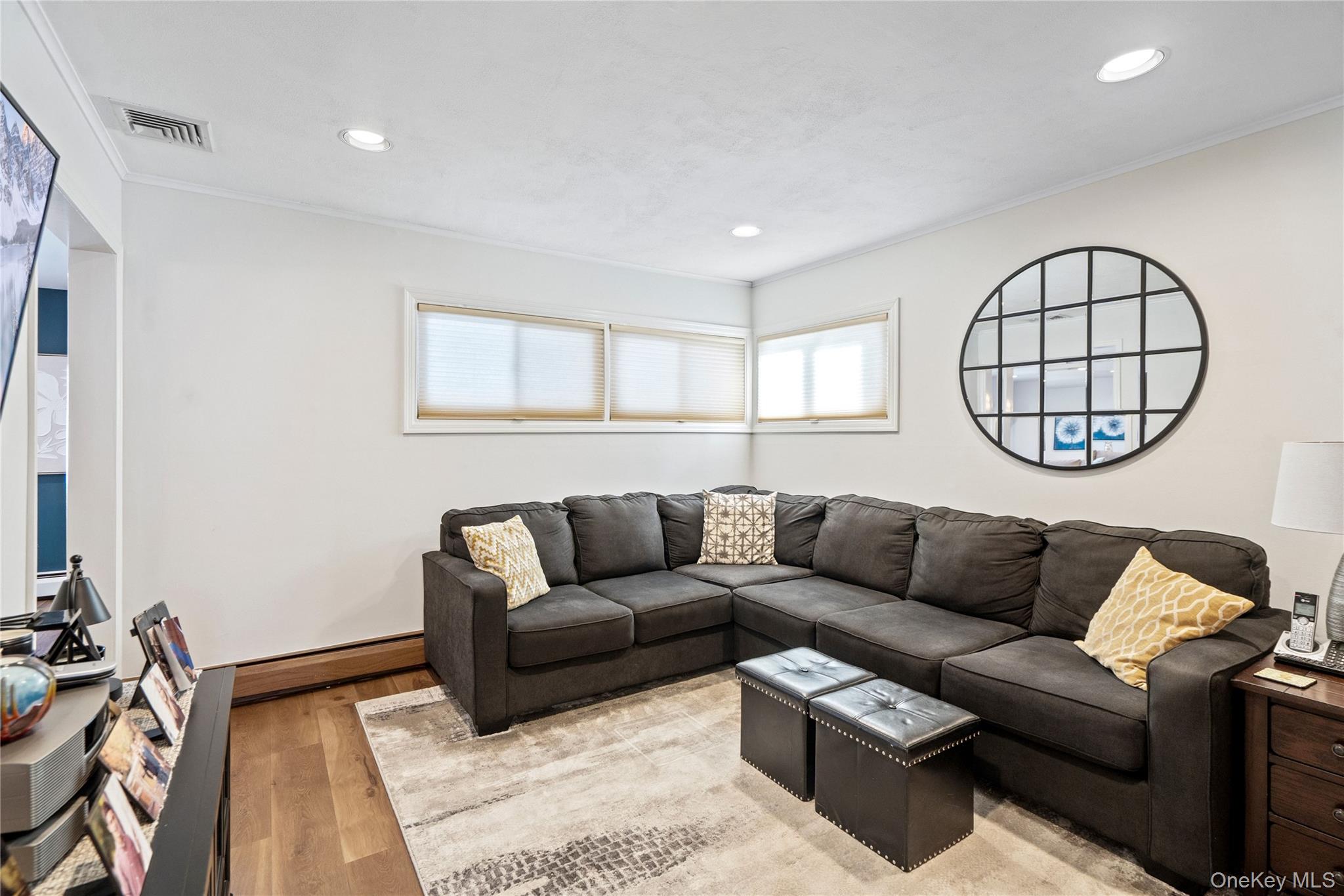 18 Bridle Lane, Hicksville, NY 11801