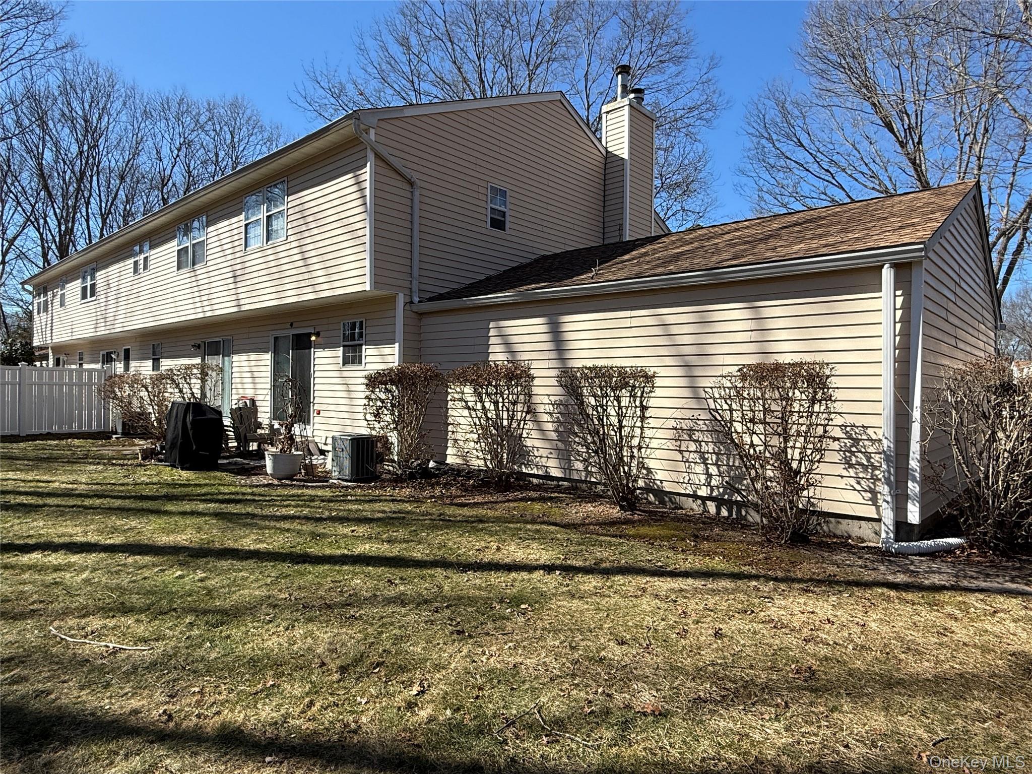 12 Paine Commons, Yaphank, NY 11980