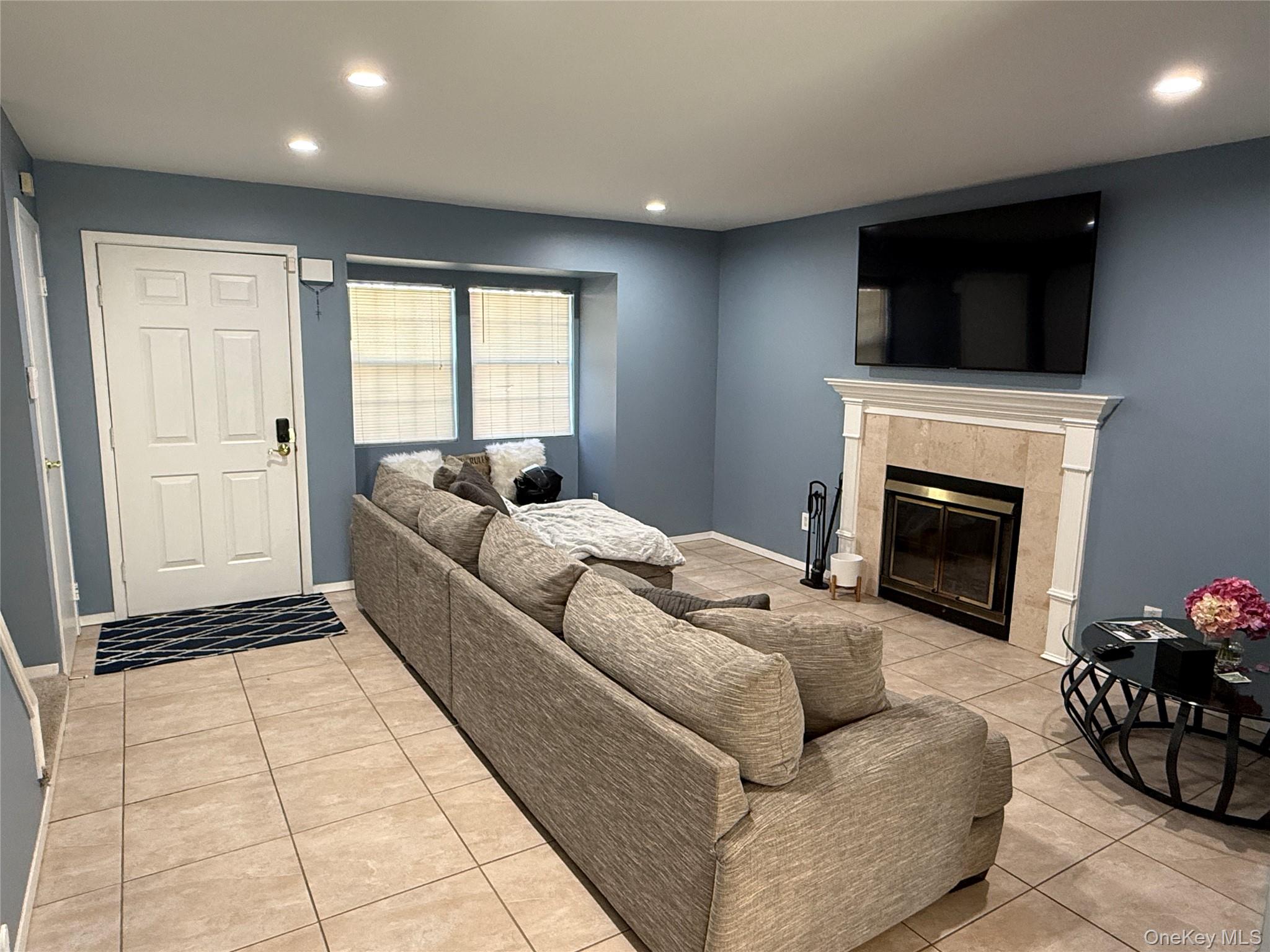 12 Paine Commons, Yaphank, NY 11980