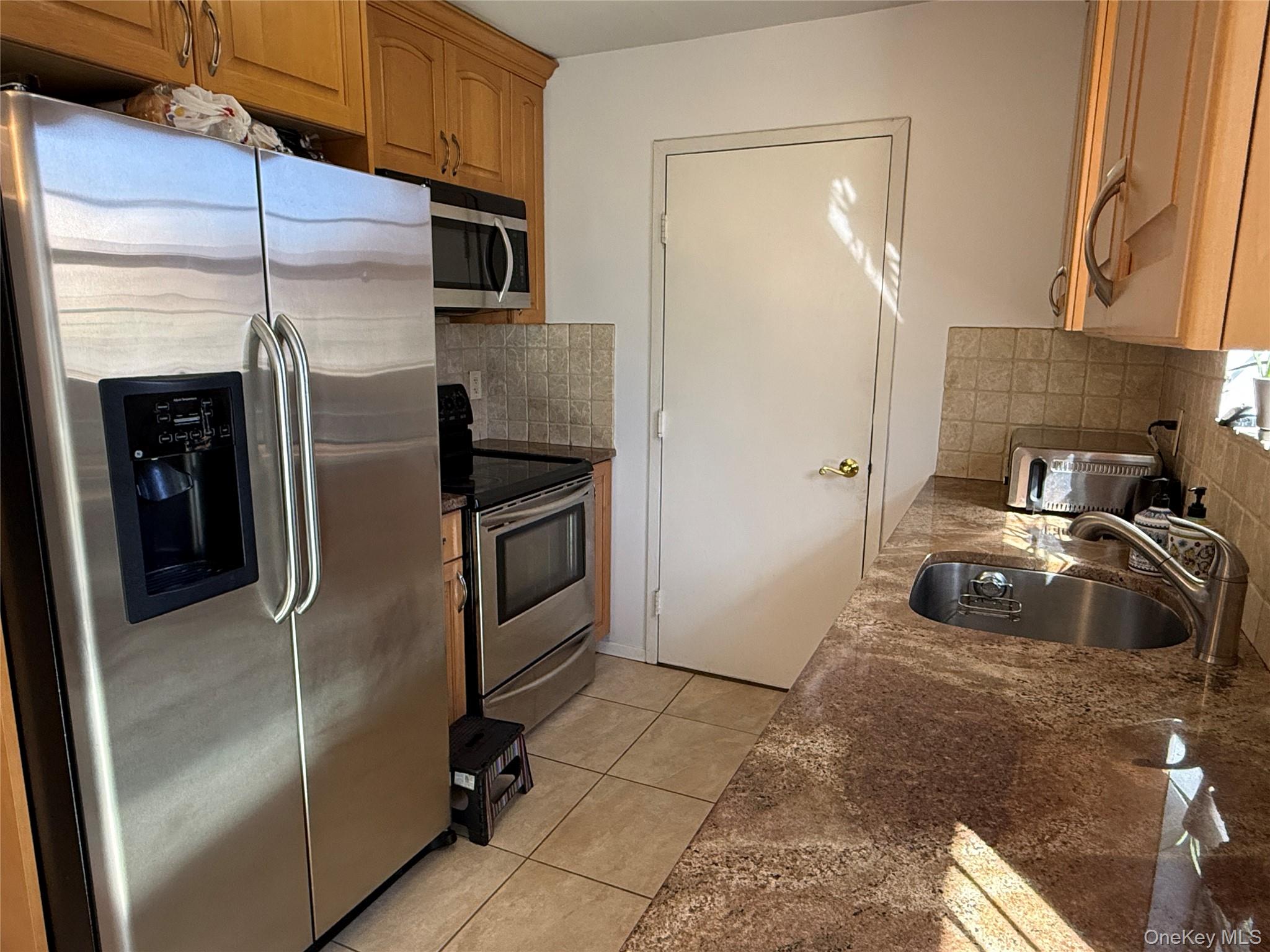 12 Paine Commons, Yaphank, NY 11980