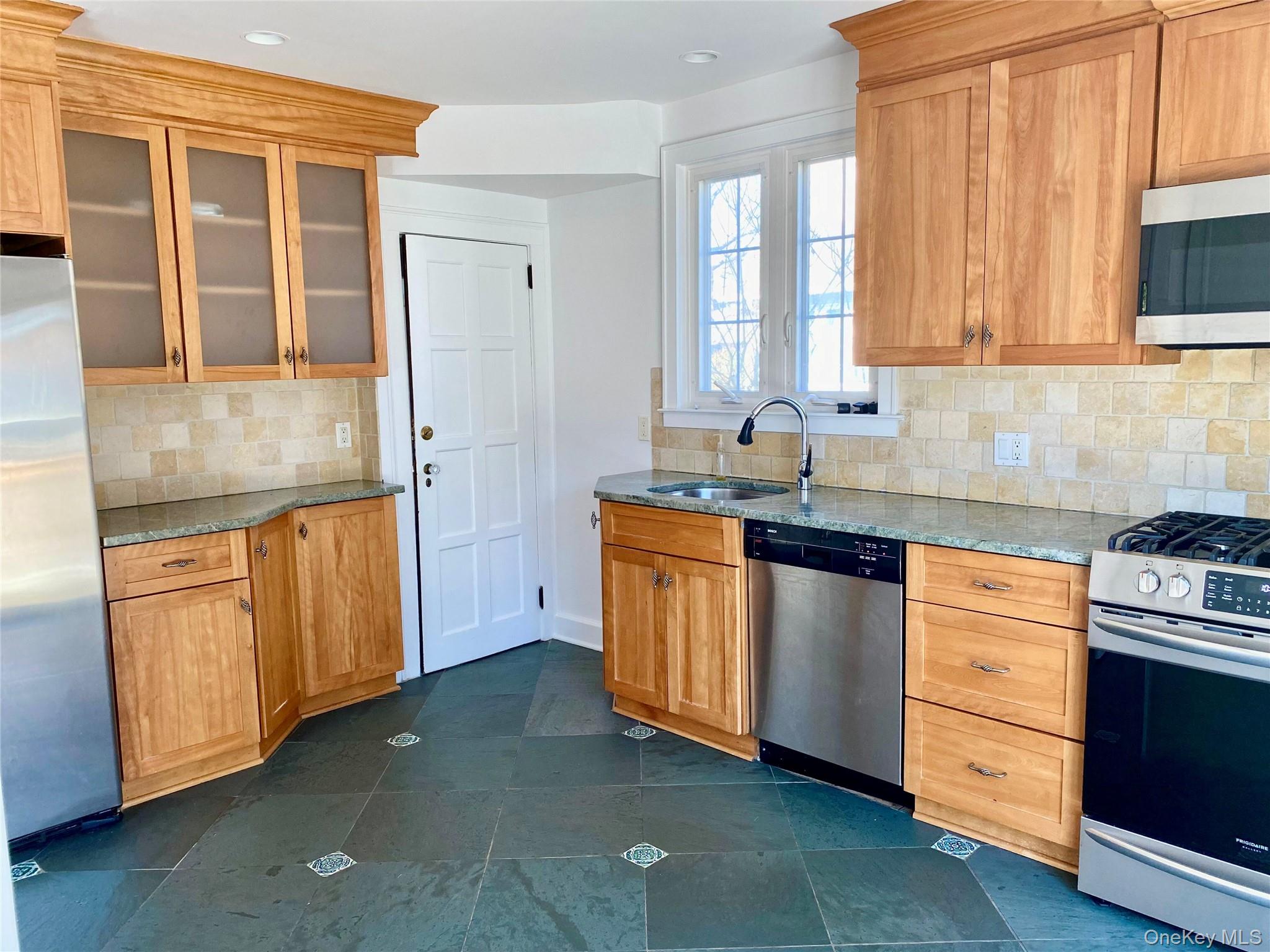 34 Maplewood Street, Larchmont, NY 10538