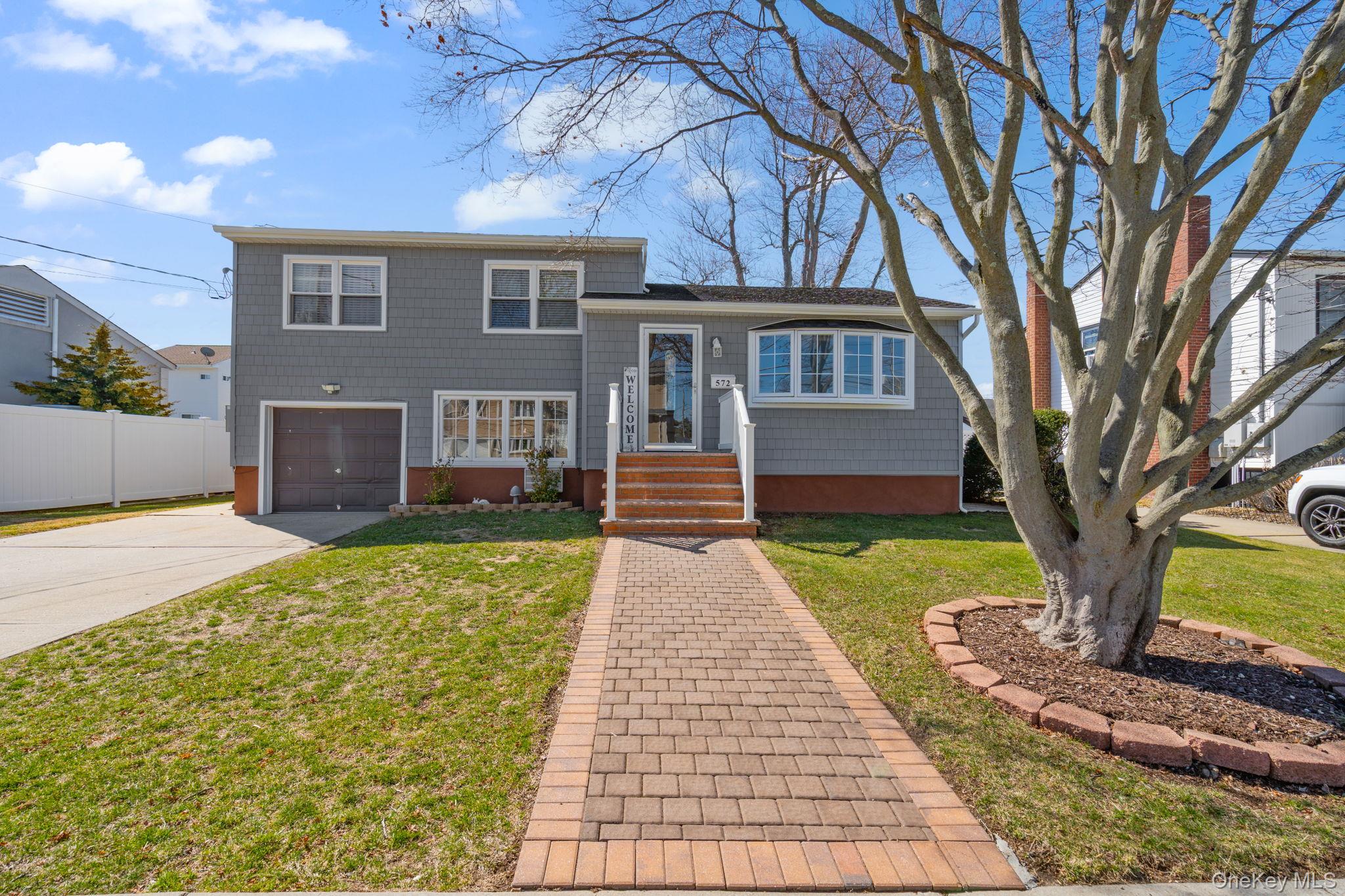 572 S Bayview Avenue, Freeport, NY 11520