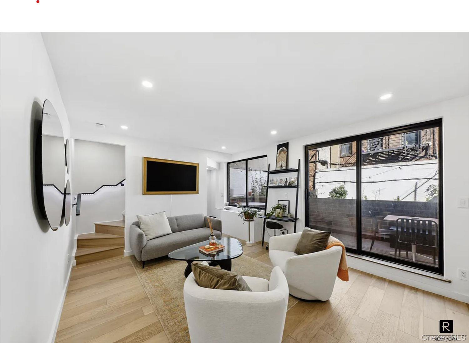 239 East 10th Street # GARDEN-A, New York (Manhattan), NY 10003