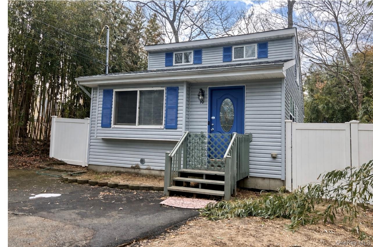 10 Rutland Road, Mastic, NY 11950