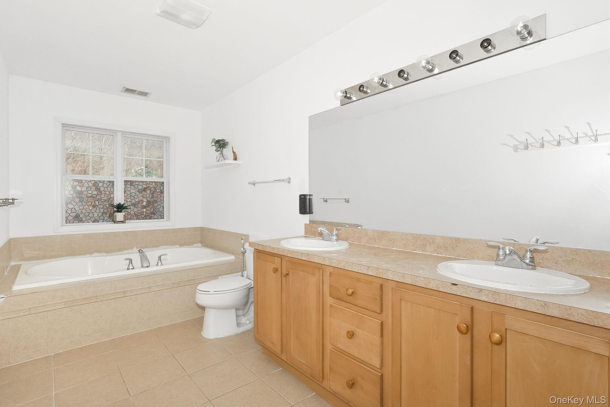 18 Clearwater Court, Beacon, NY 12508