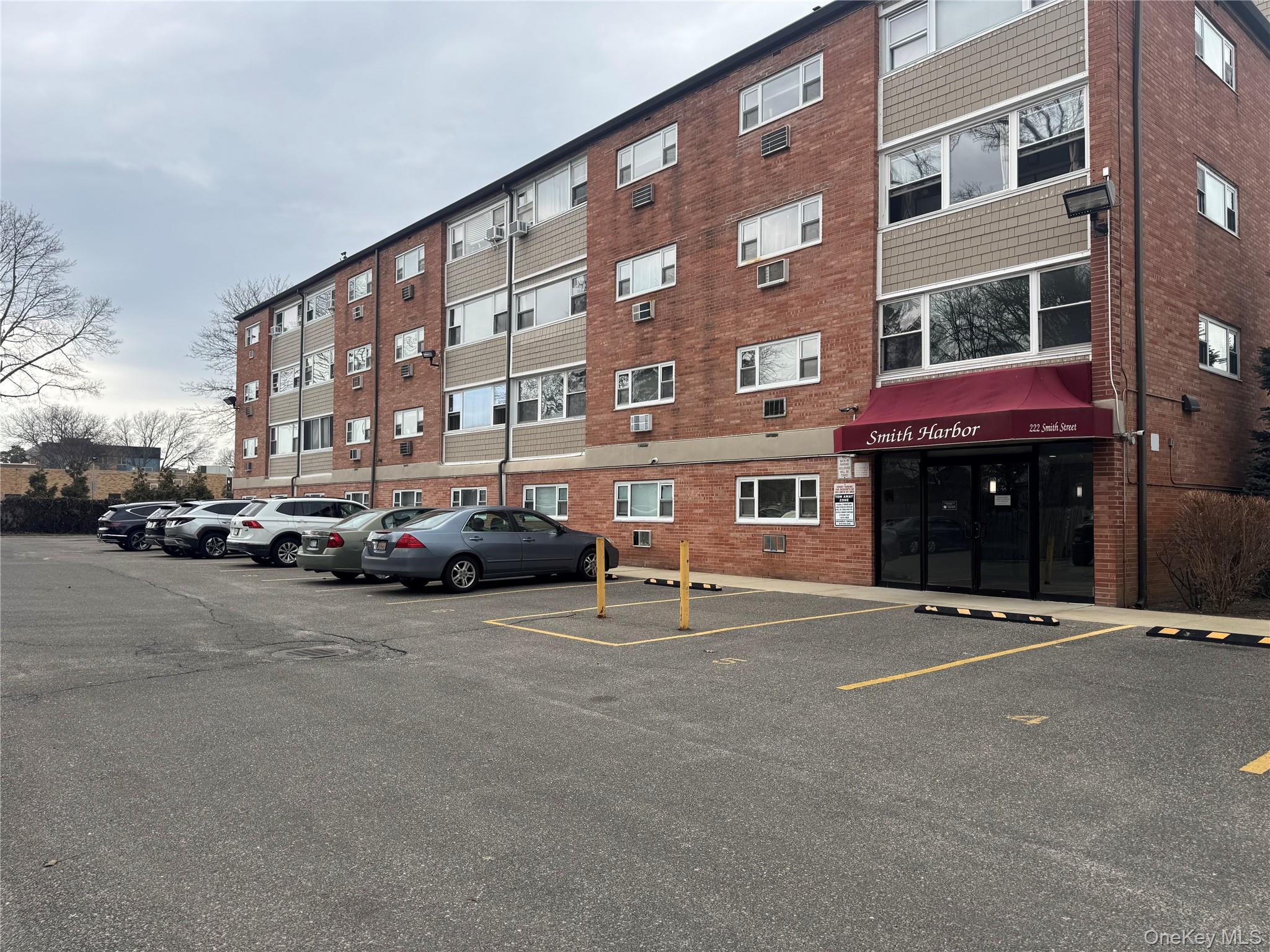 222 Smith Street # 3B, Freeport, NY 11520