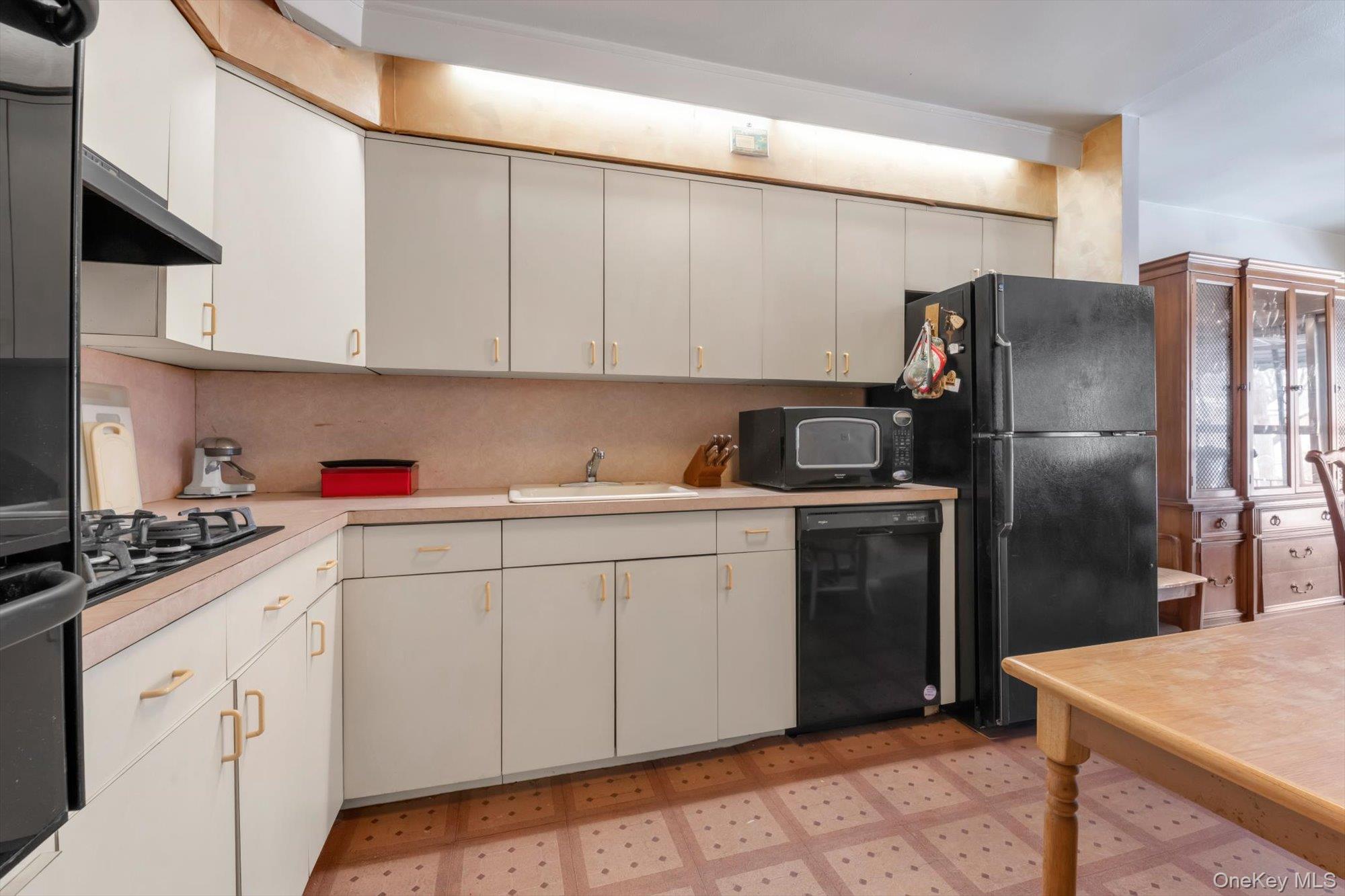 14464 25th Road, Flushing, NY 11354