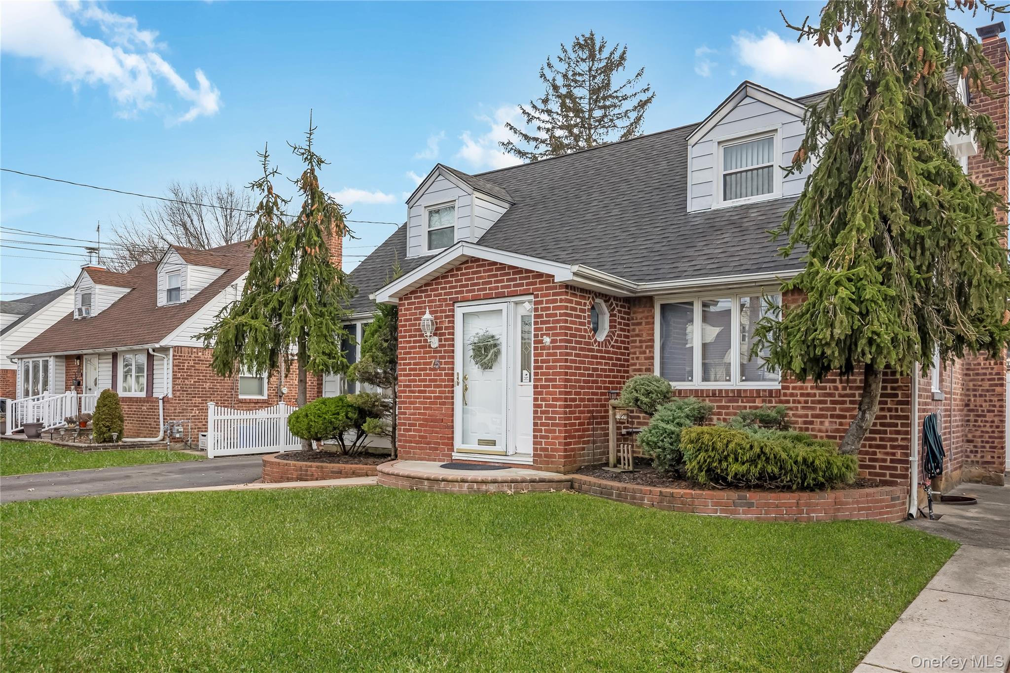 75 N Sloan Drive N, Valley Stream, NY 11580