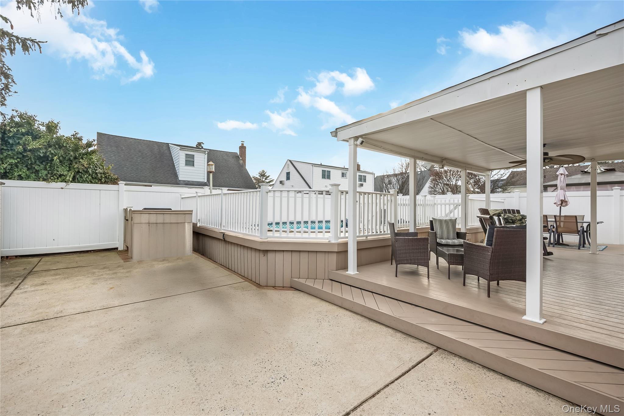 75 N Sloan Drive N, Valley Stream, NY 11580