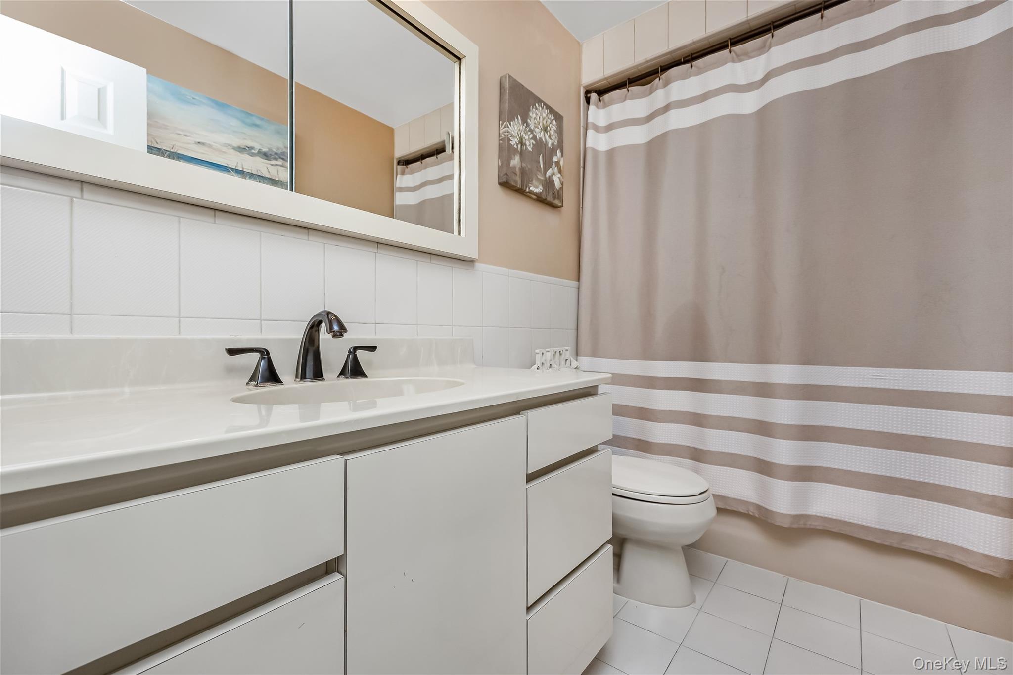 75 N Sloan Drive N, Valley Stream, NY 11580