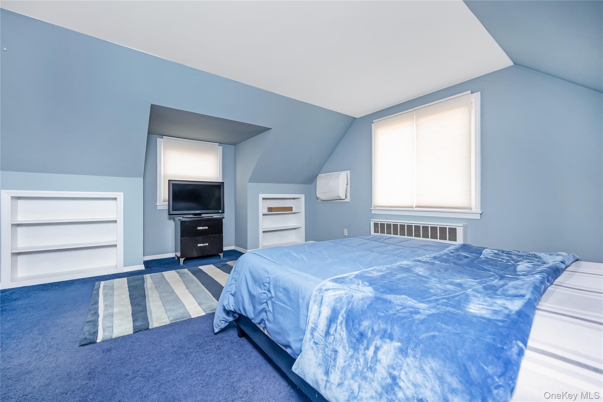 75 N Sloan Drive N, Valley Stream, NY 11580