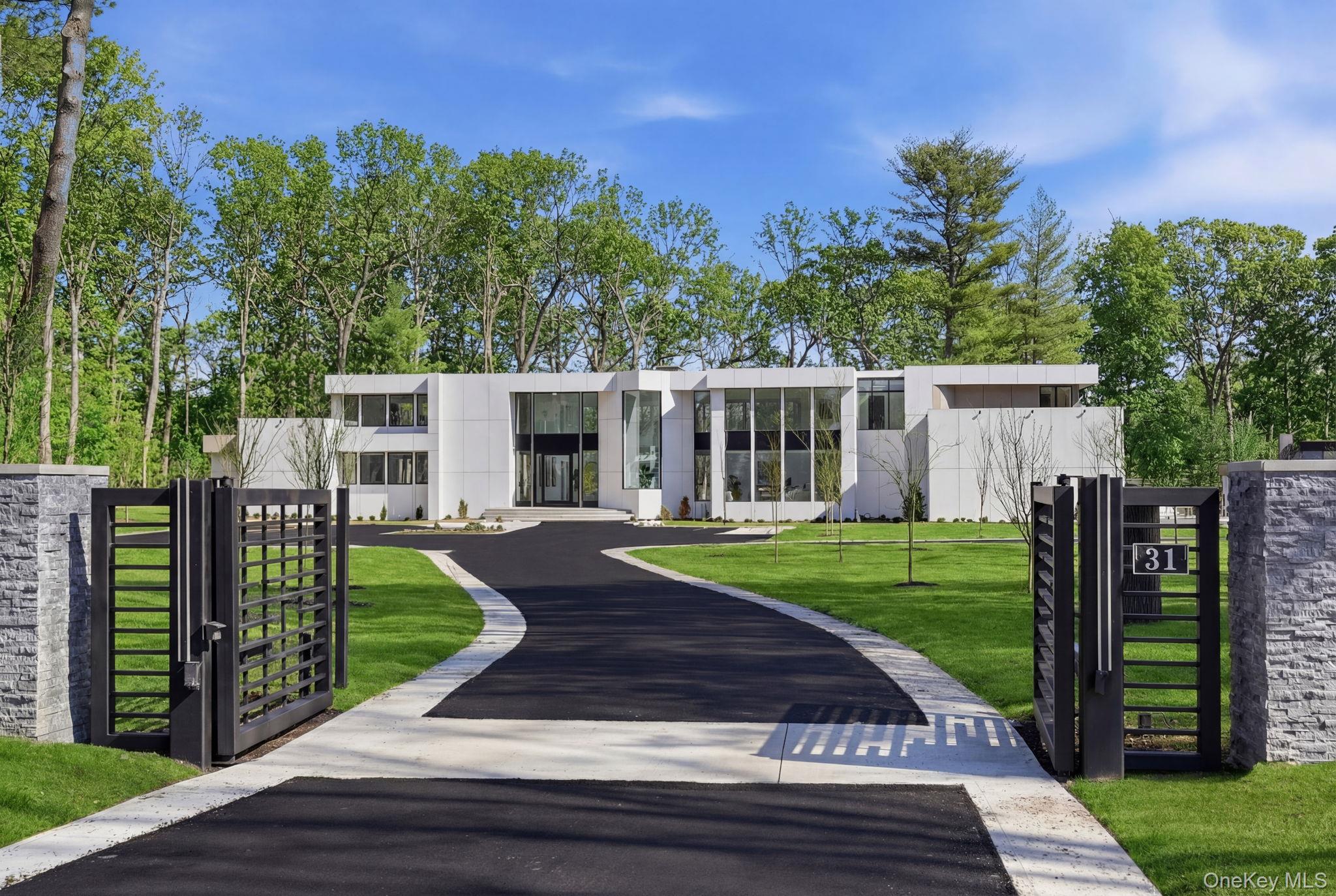 31 Chestnut Hill Drive, Upper Brookville, NY 11771