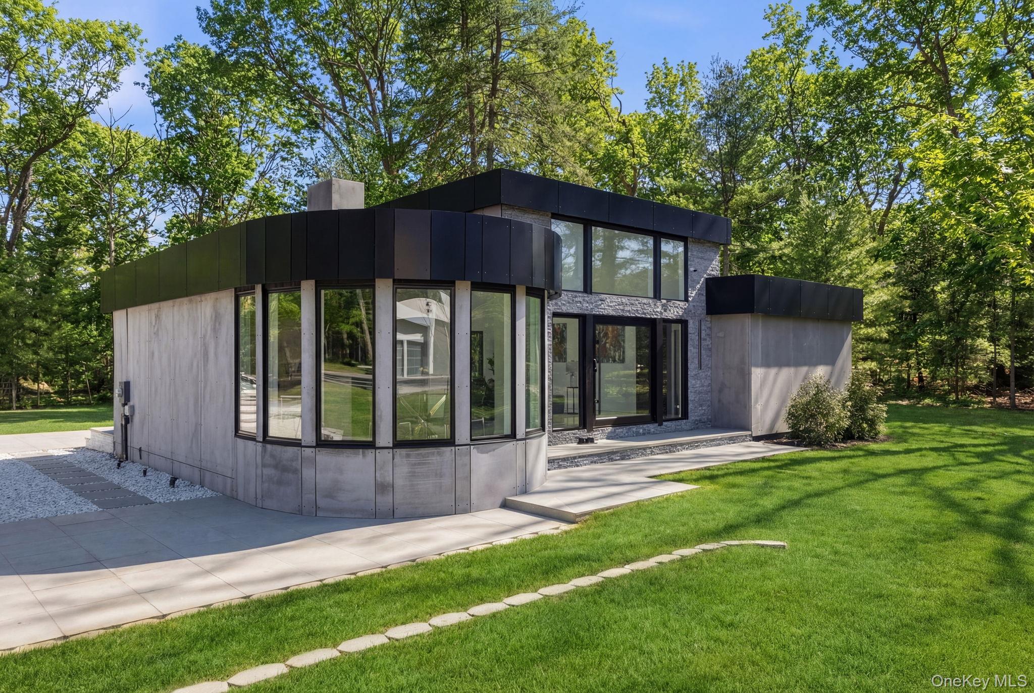 31 Chestnut Hill Drive, Upper Brookville, NY 11771