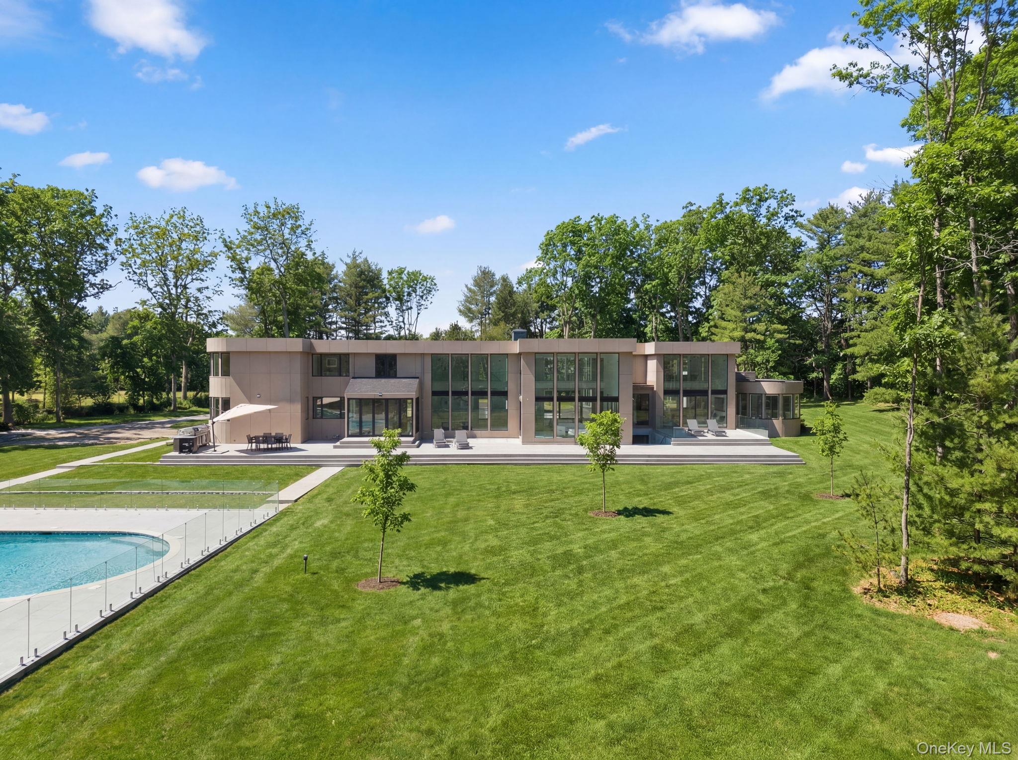 31 Chestnut Hill Drive, Upper Brookville, NY 11771