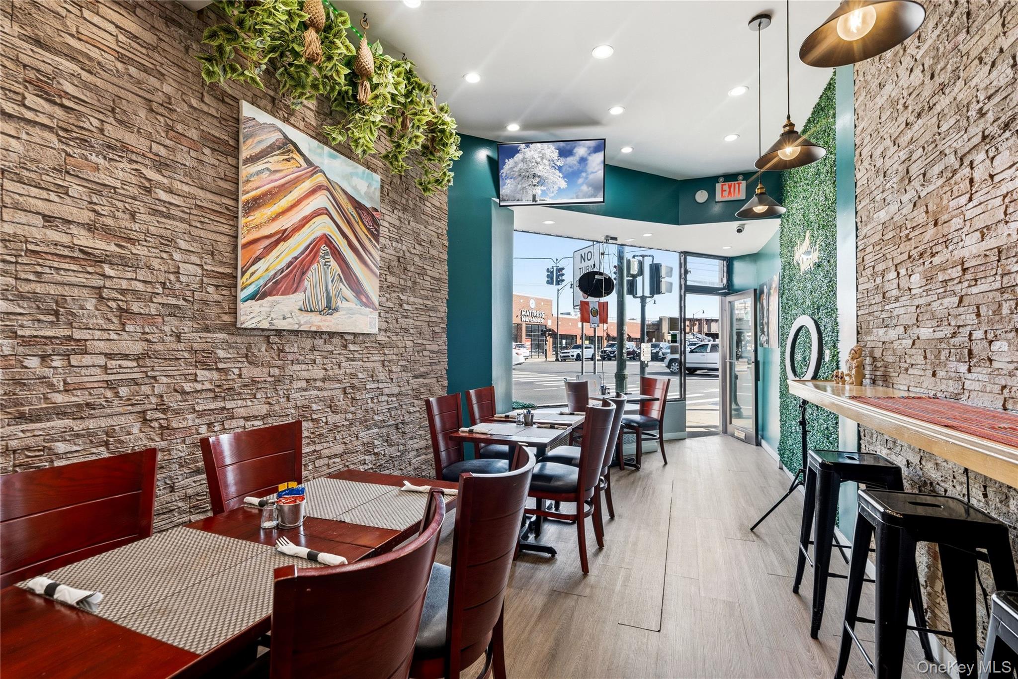 379 Sunrise Highway, Lynbrook, NY 11563