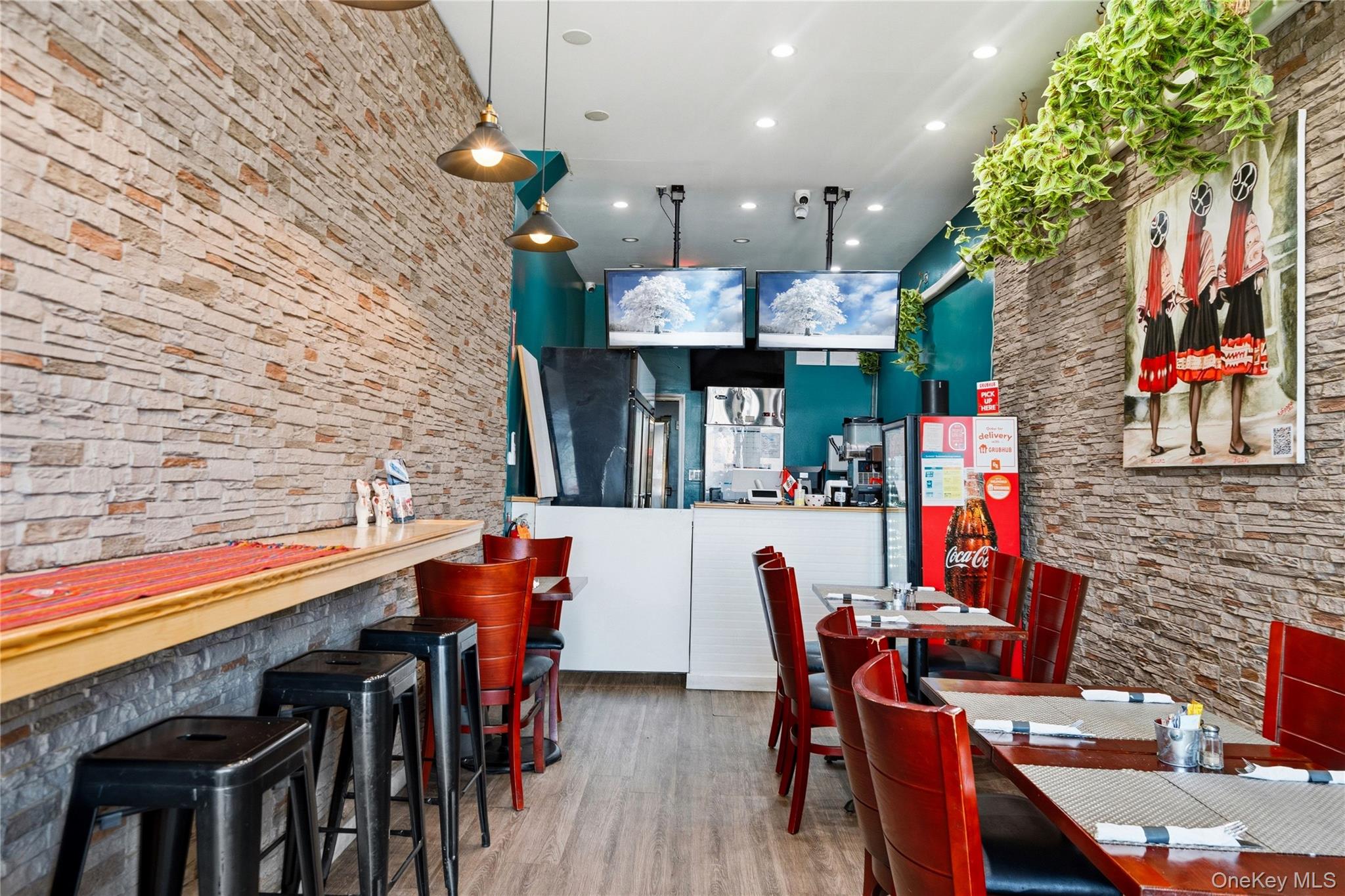 379 Sunrise Highway, Lynbrook, NY 11563