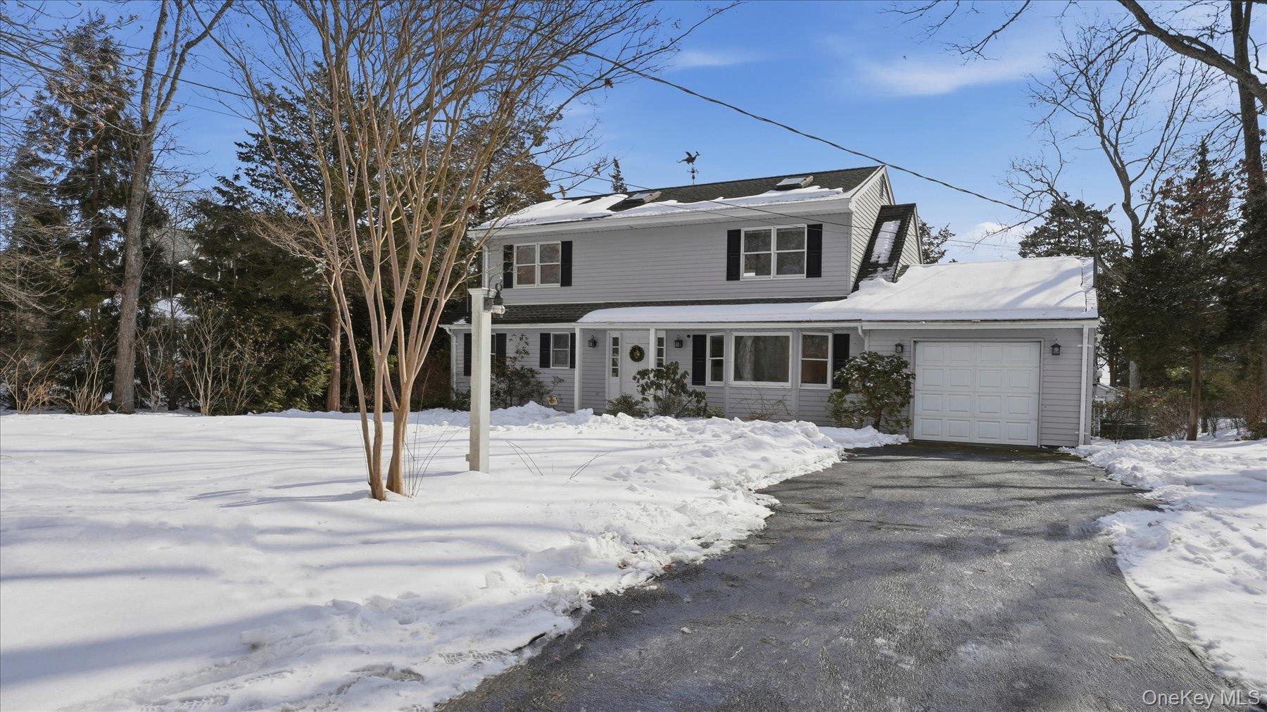 55 Leafy Way, Aquebogue, NY 11931