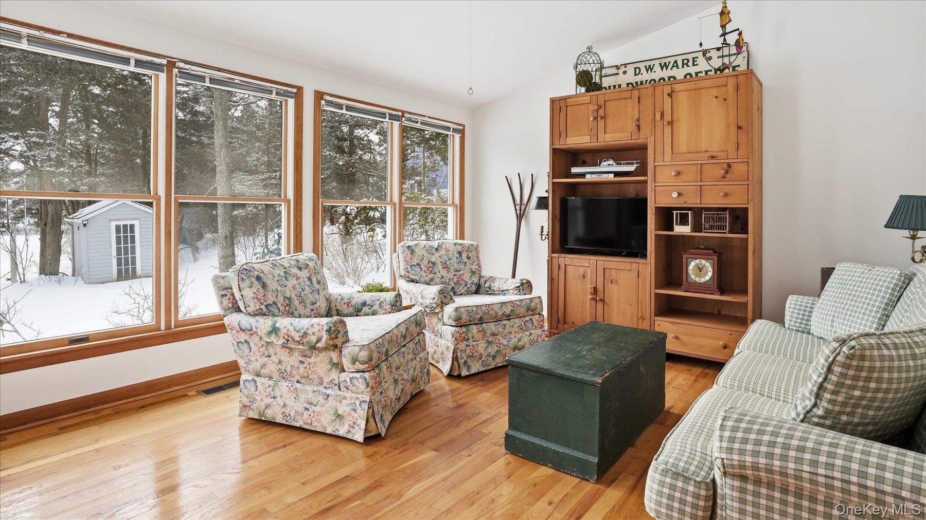 55 Leafy Way, Aquebogue, NY 11931