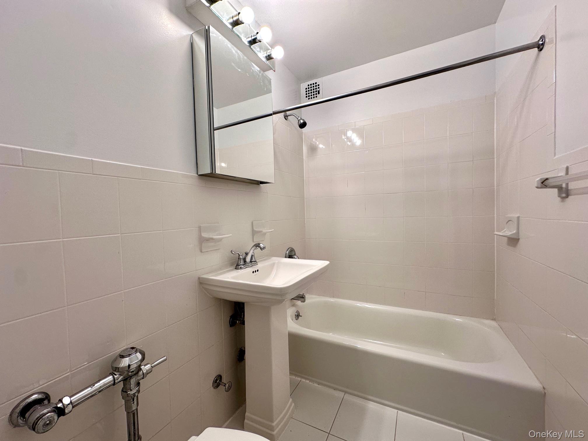 100-25 Queens Blvd, Forest Hills, NY 11375