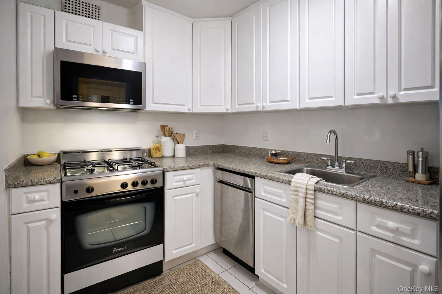 100-25 Queens Blvd, Forest Hills, NY 11375